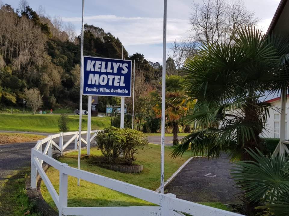 Kelly's Riverside Motel