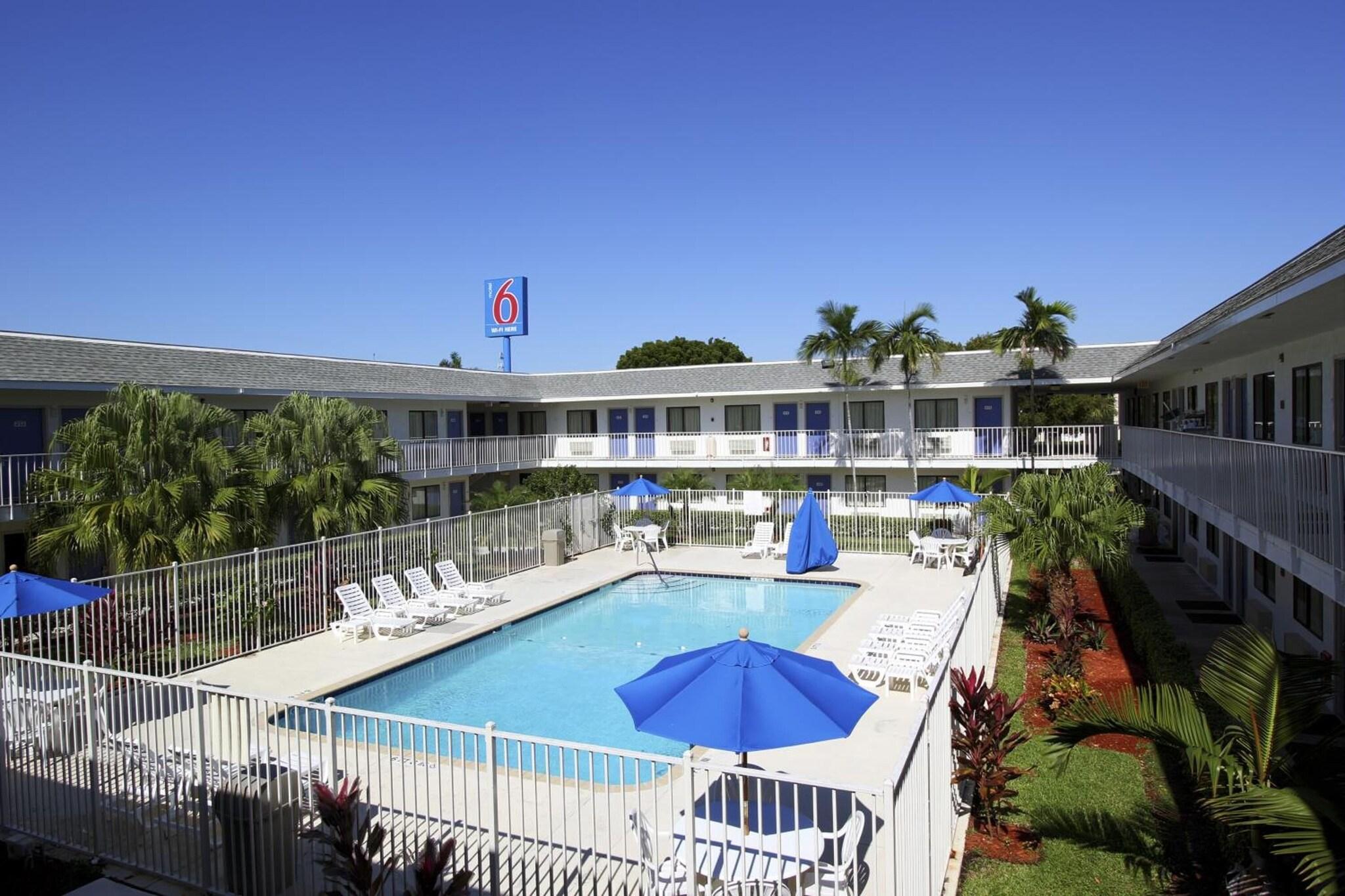 Motel 6 Lantana