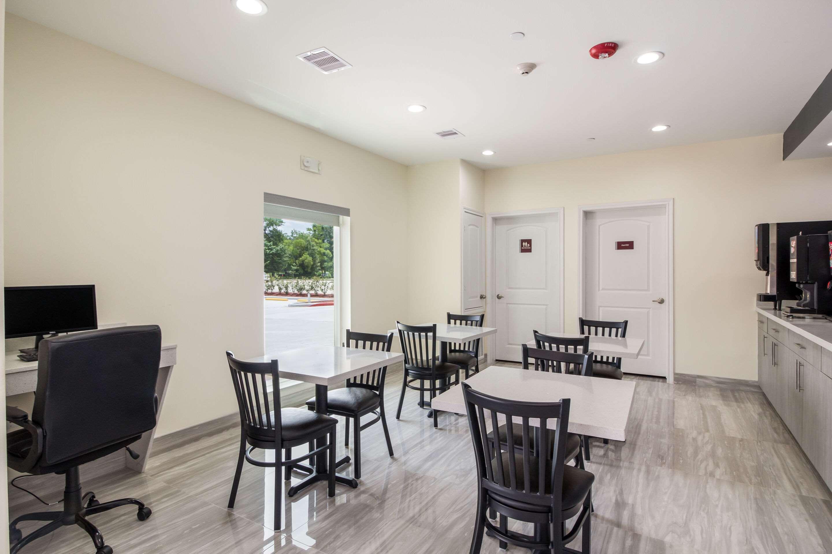Regency Inn & Suites