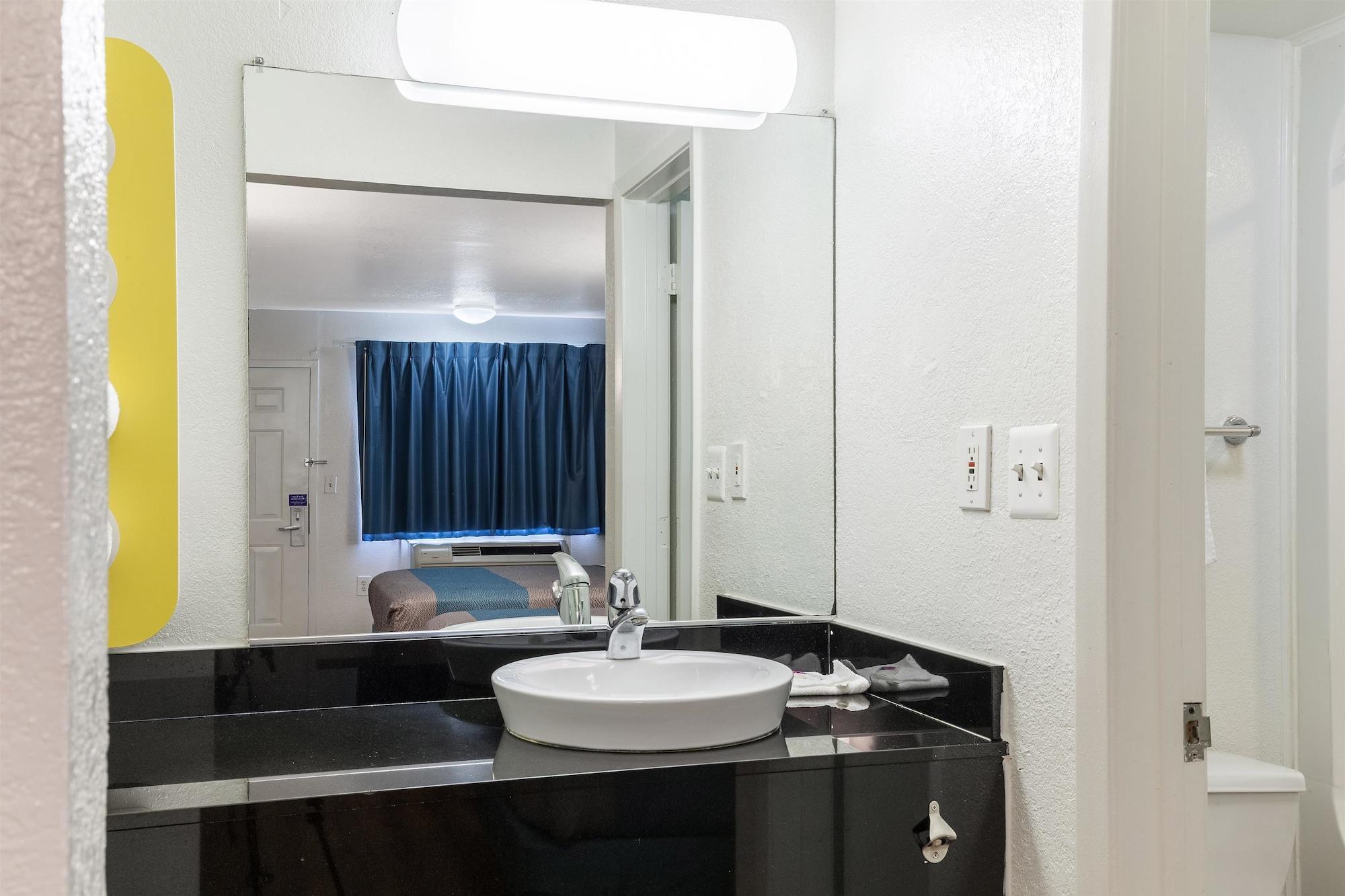 Motel 6 Houston Nasa