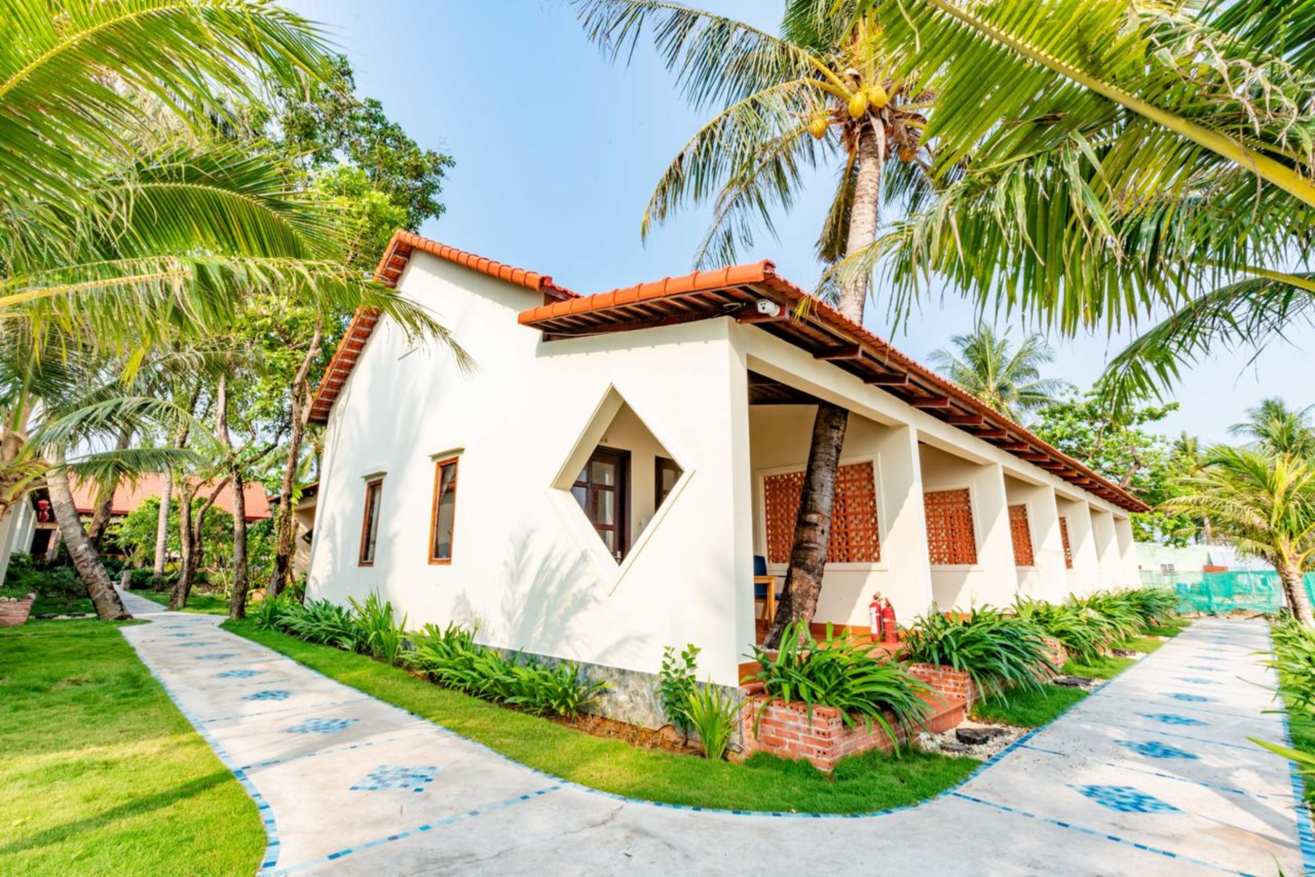 Hula hula beach front - фото