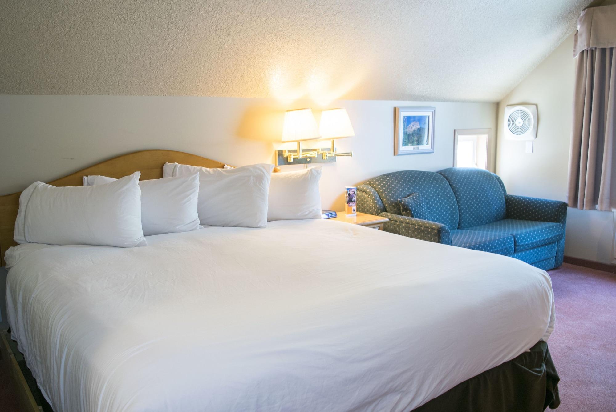 Waterton Lakes Lodge Resort by null