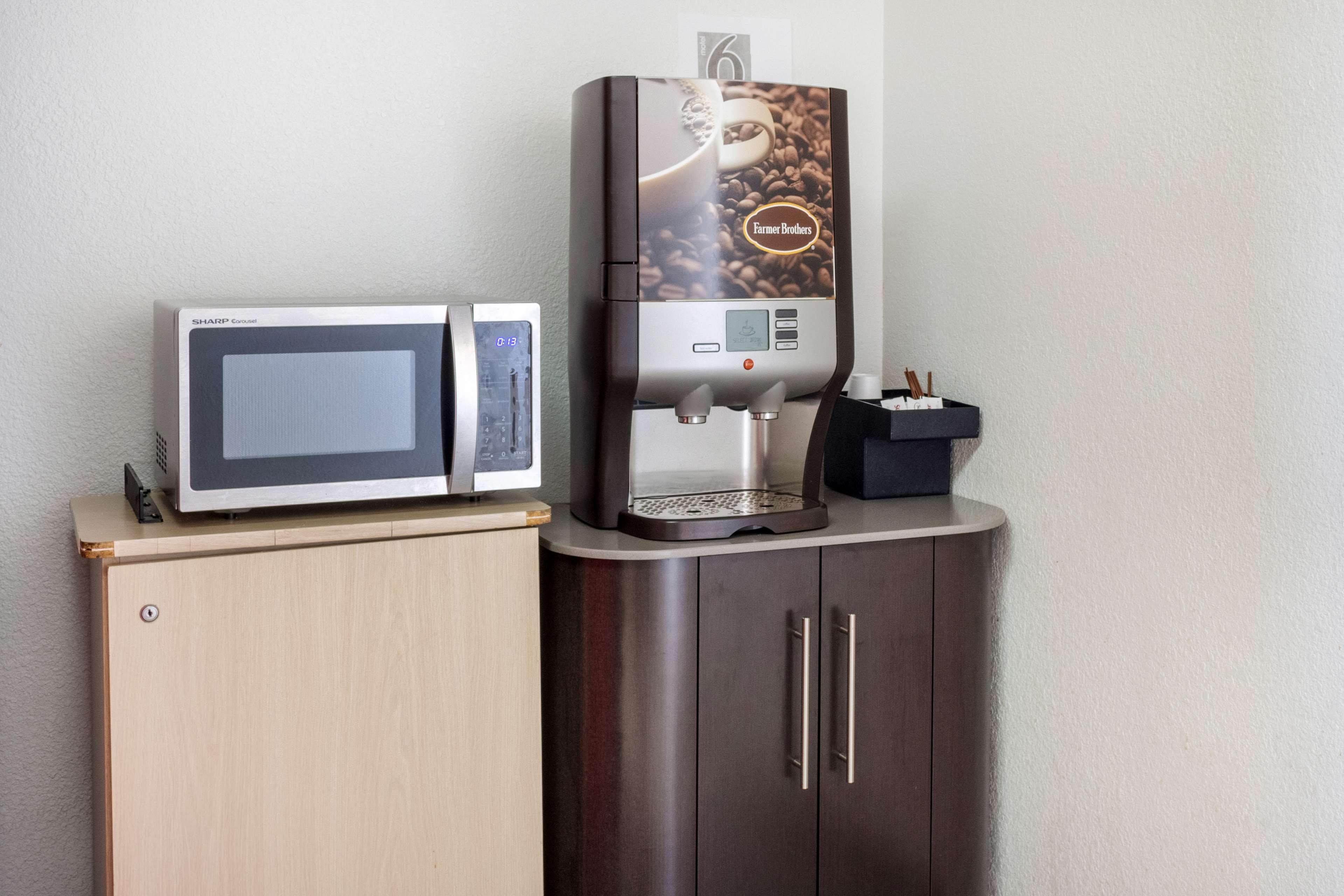 Motel 6 Mojave