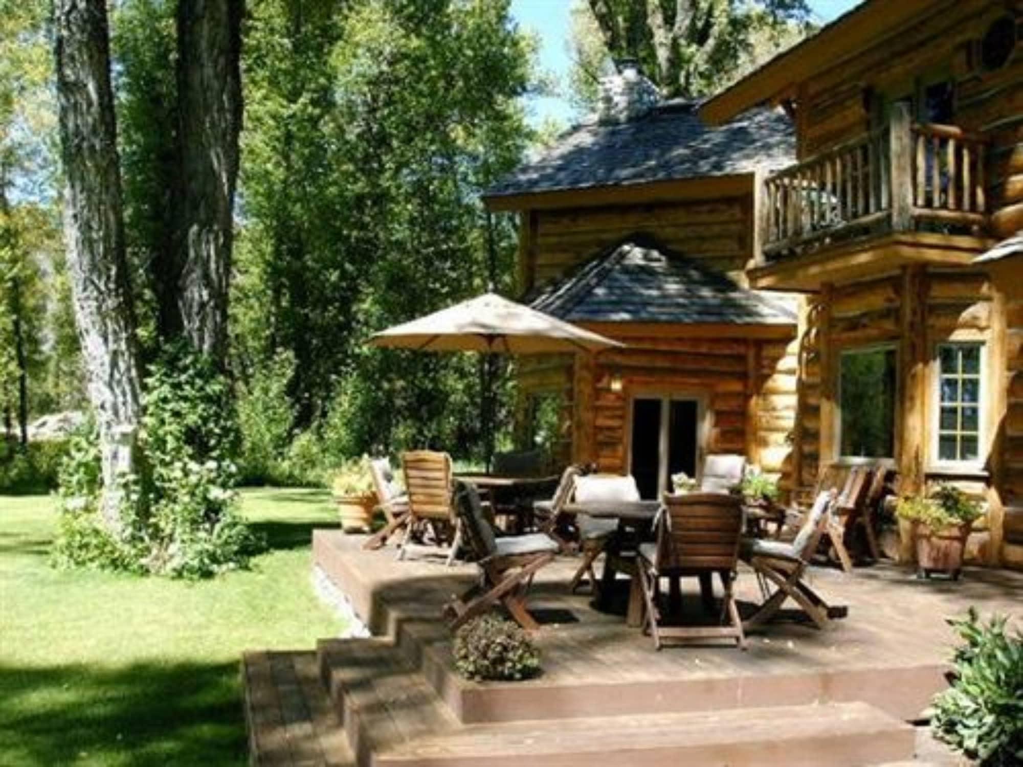Bentwood Inn by null