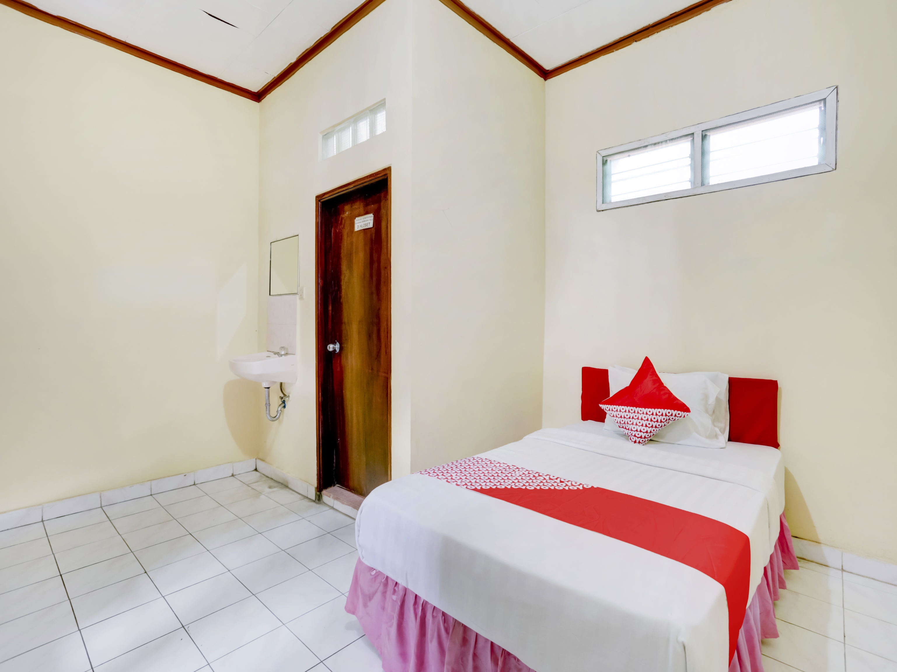 Super OYO 3261 Hotel Ratu