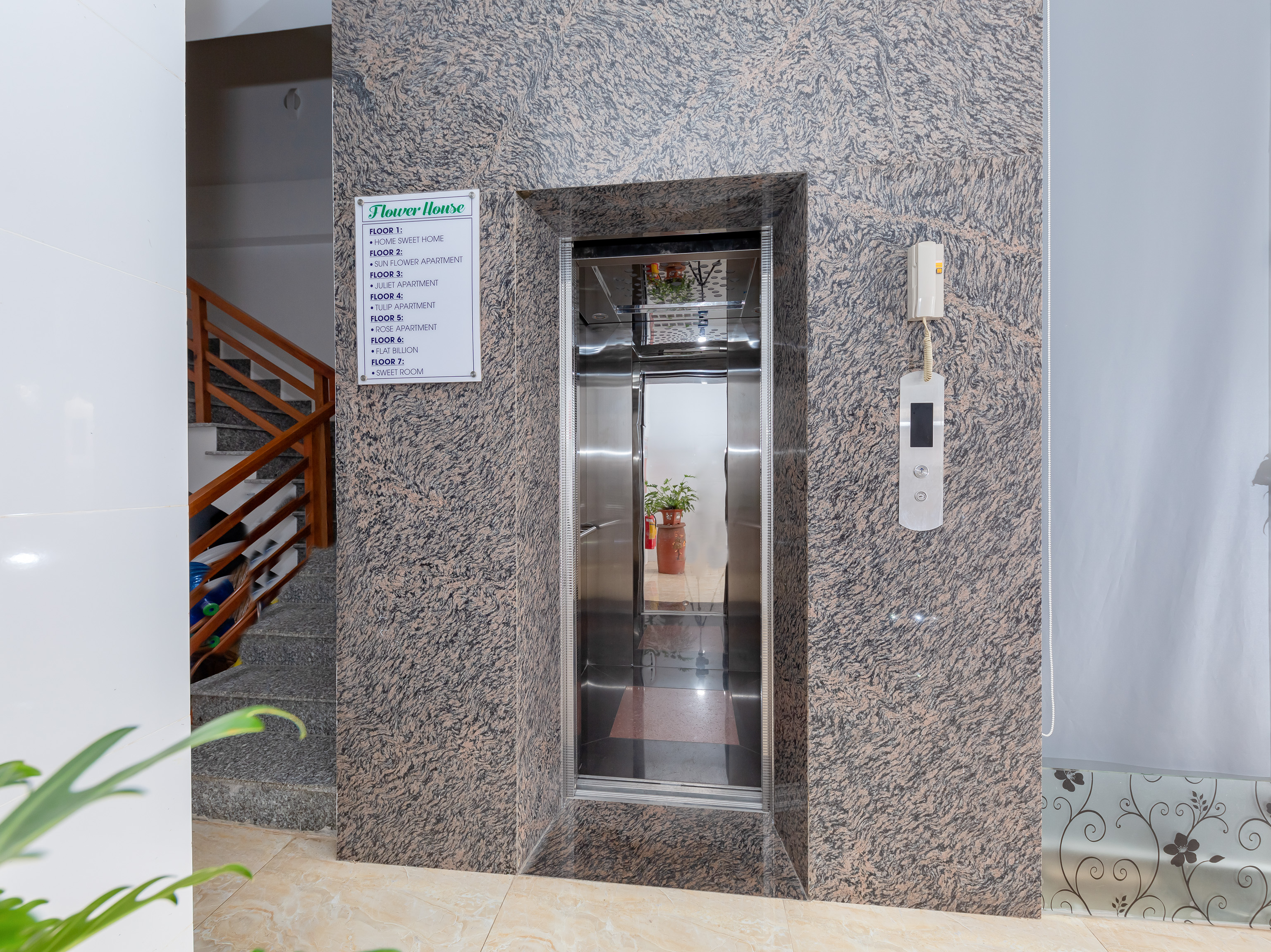 OYO 1028 Flower House Apartment - photo