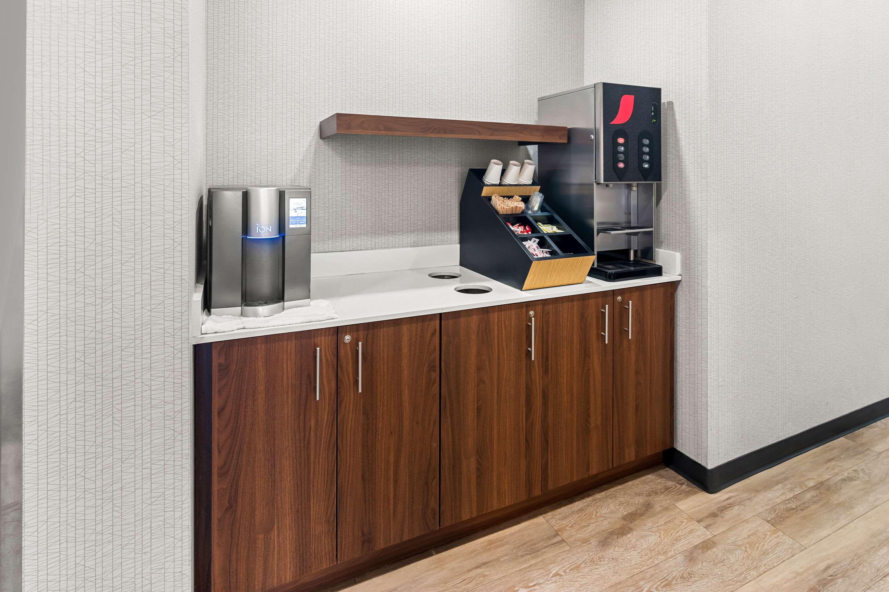 Park Inn By Radisson, Kelowna