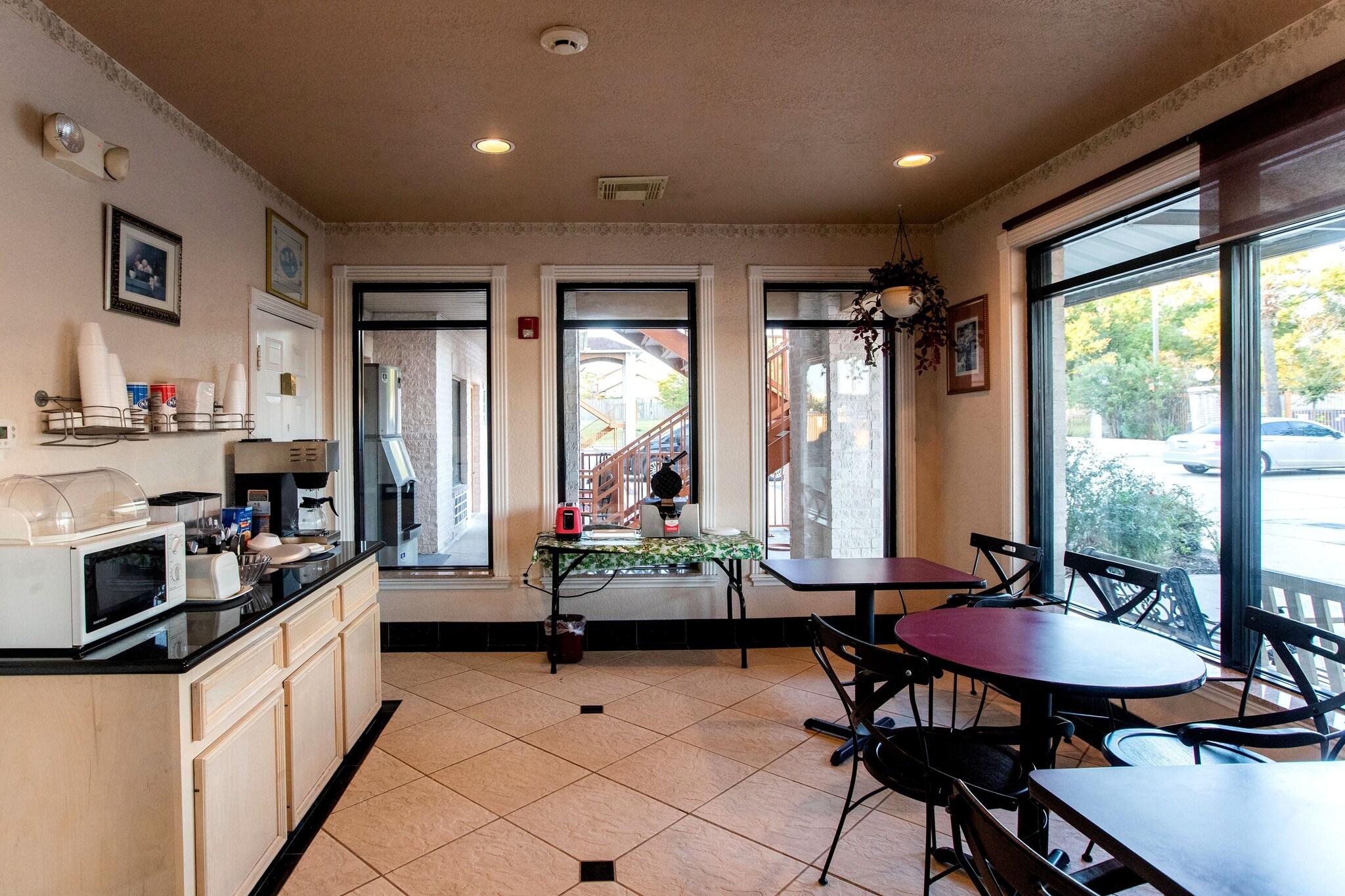 Magnolia Inn And Suites