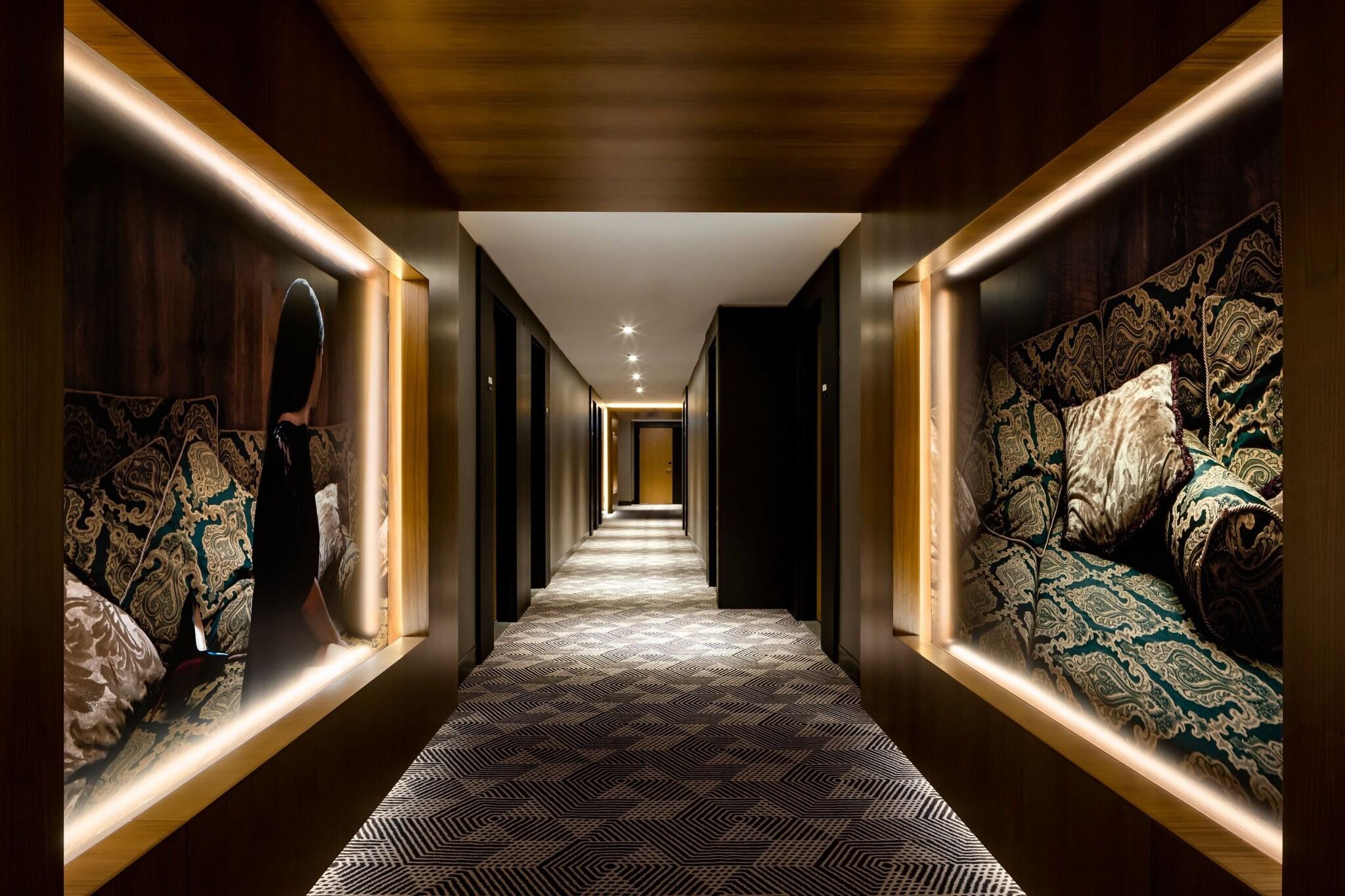 Humaniti Hotel Montreal Autograph Collection by null