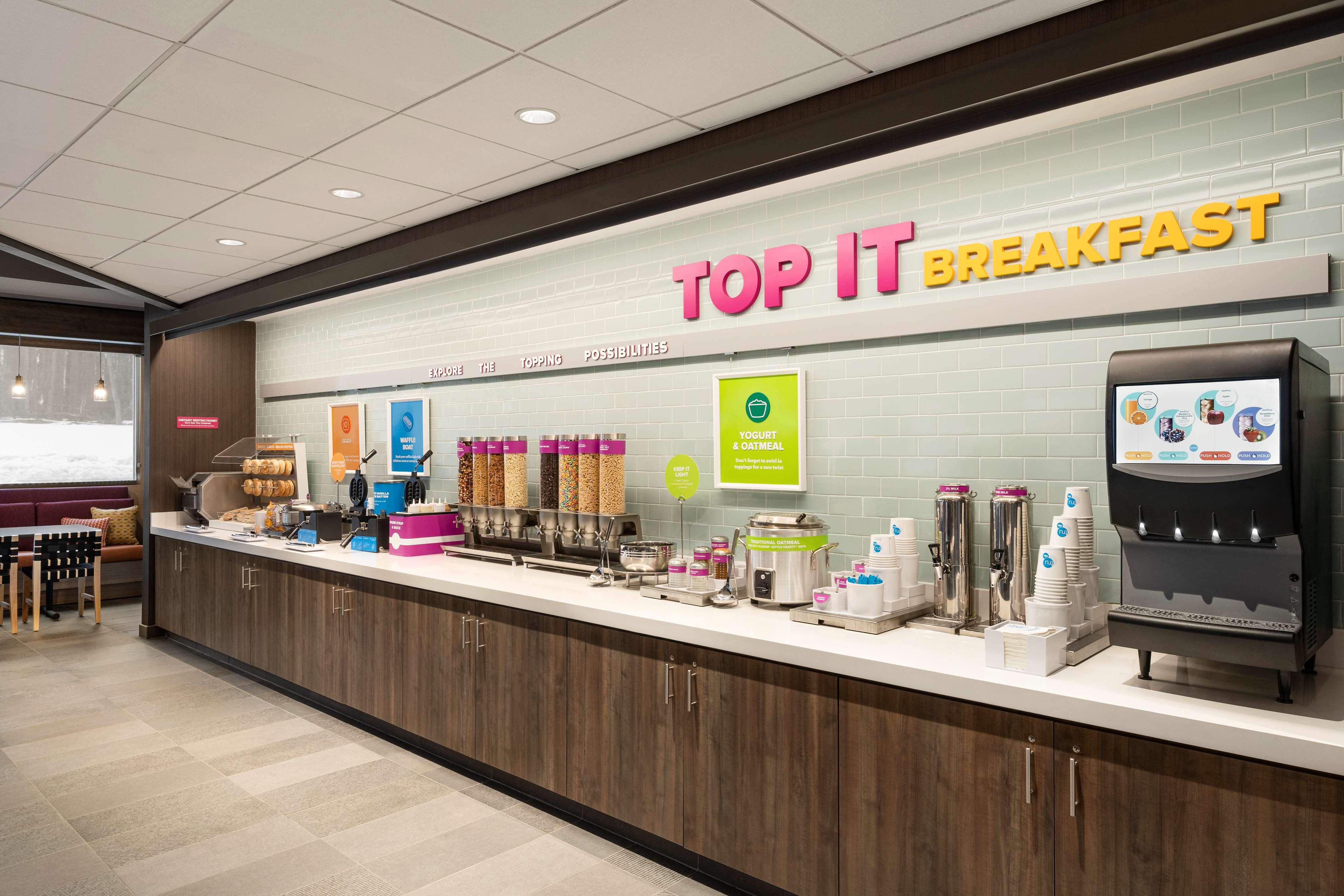 Tru by Hilton Albany Airport