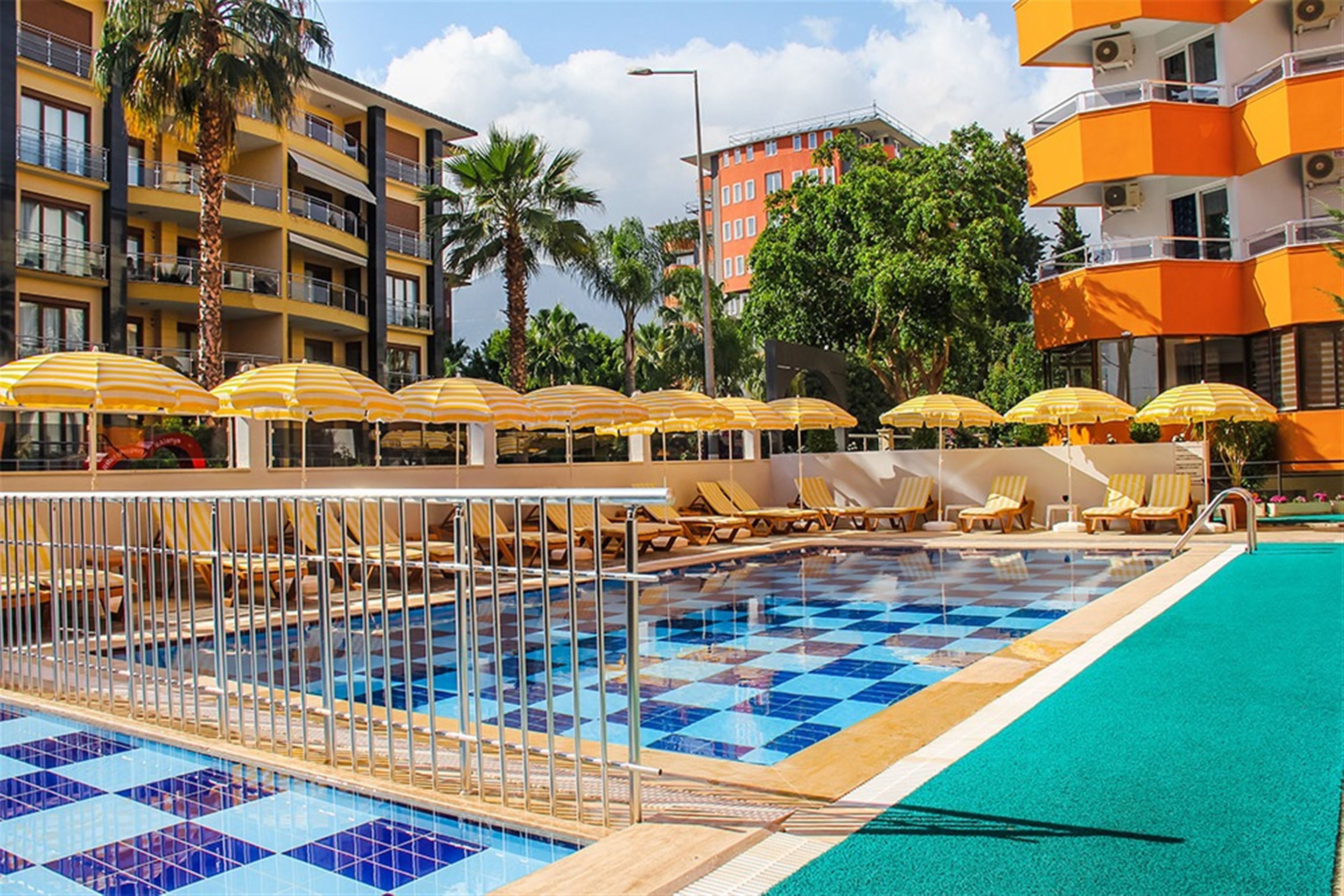 Yaman Life Hotel - photo