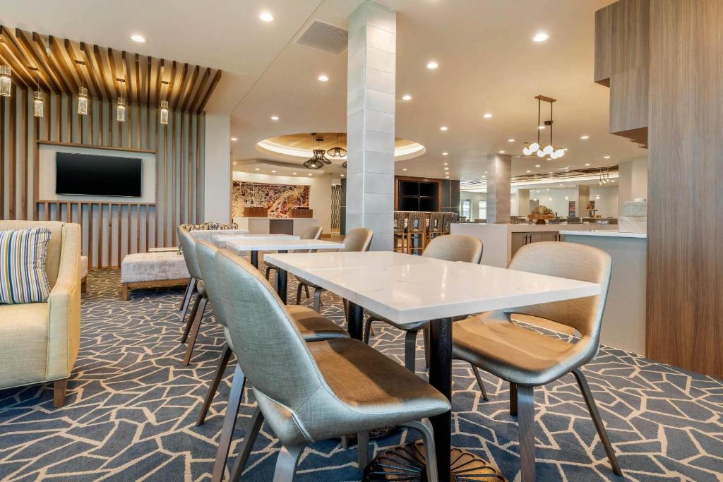 Holiday Inn Express Bettendorf Davenport NE by IHG