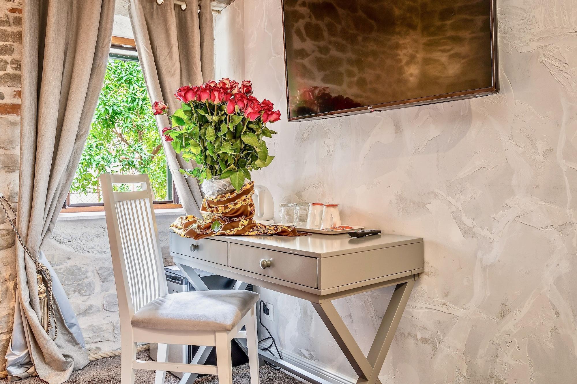 Historic Plaza Varos Split - фото