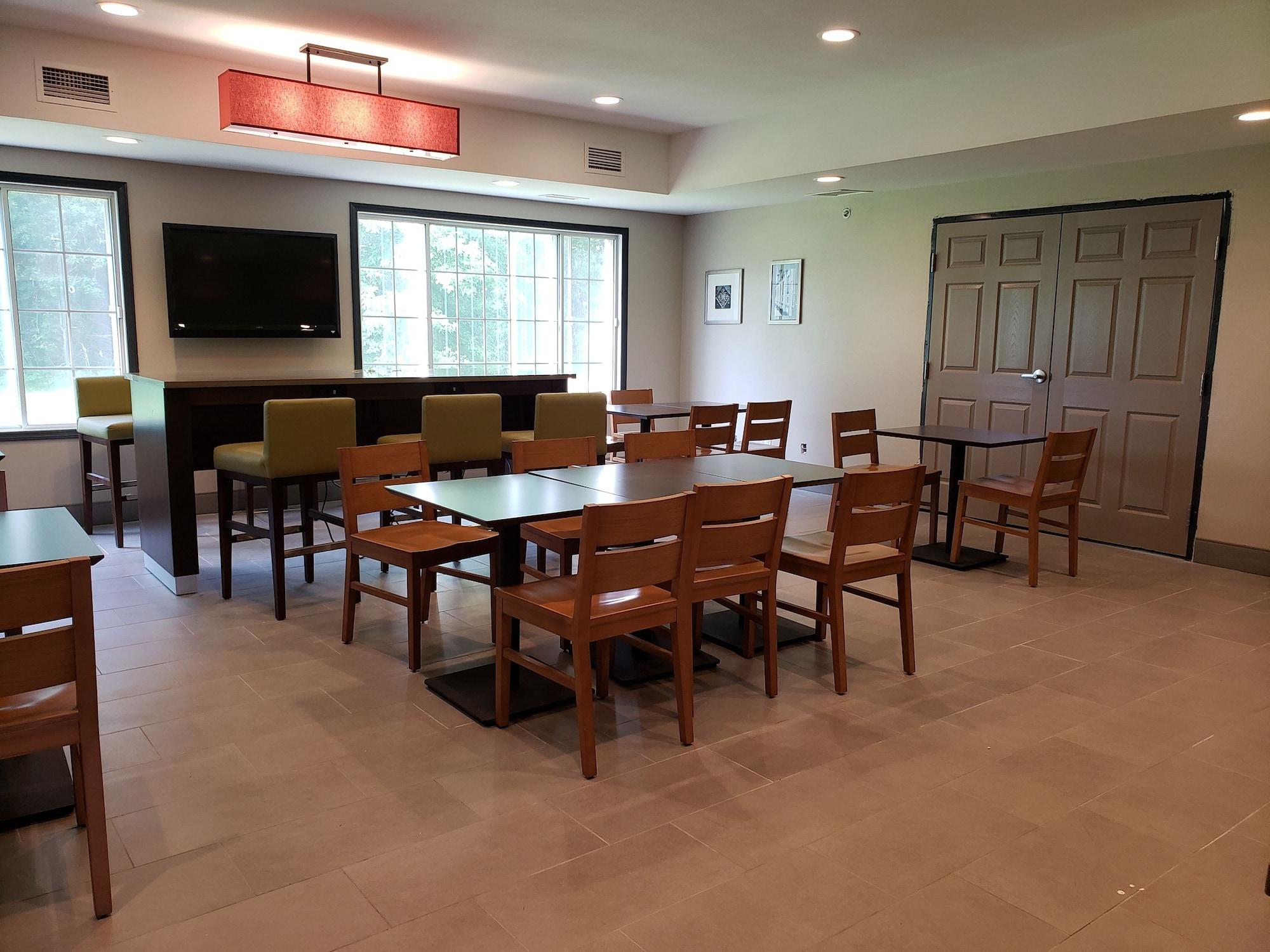 Country Inn & Suites by Radisson, Detroit Lakes, M