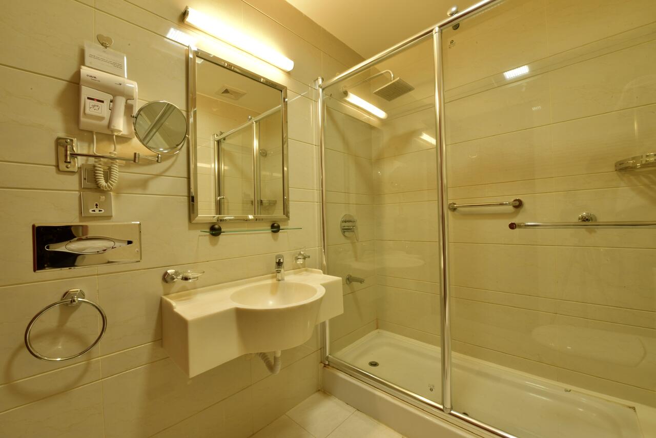 Bram Hotel & Suites