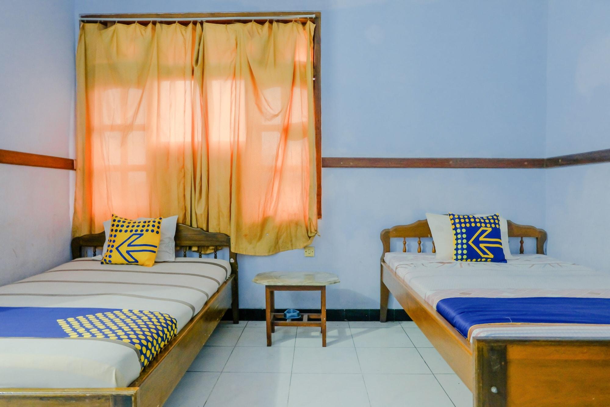 Spot On 1971 Hotel Dewi