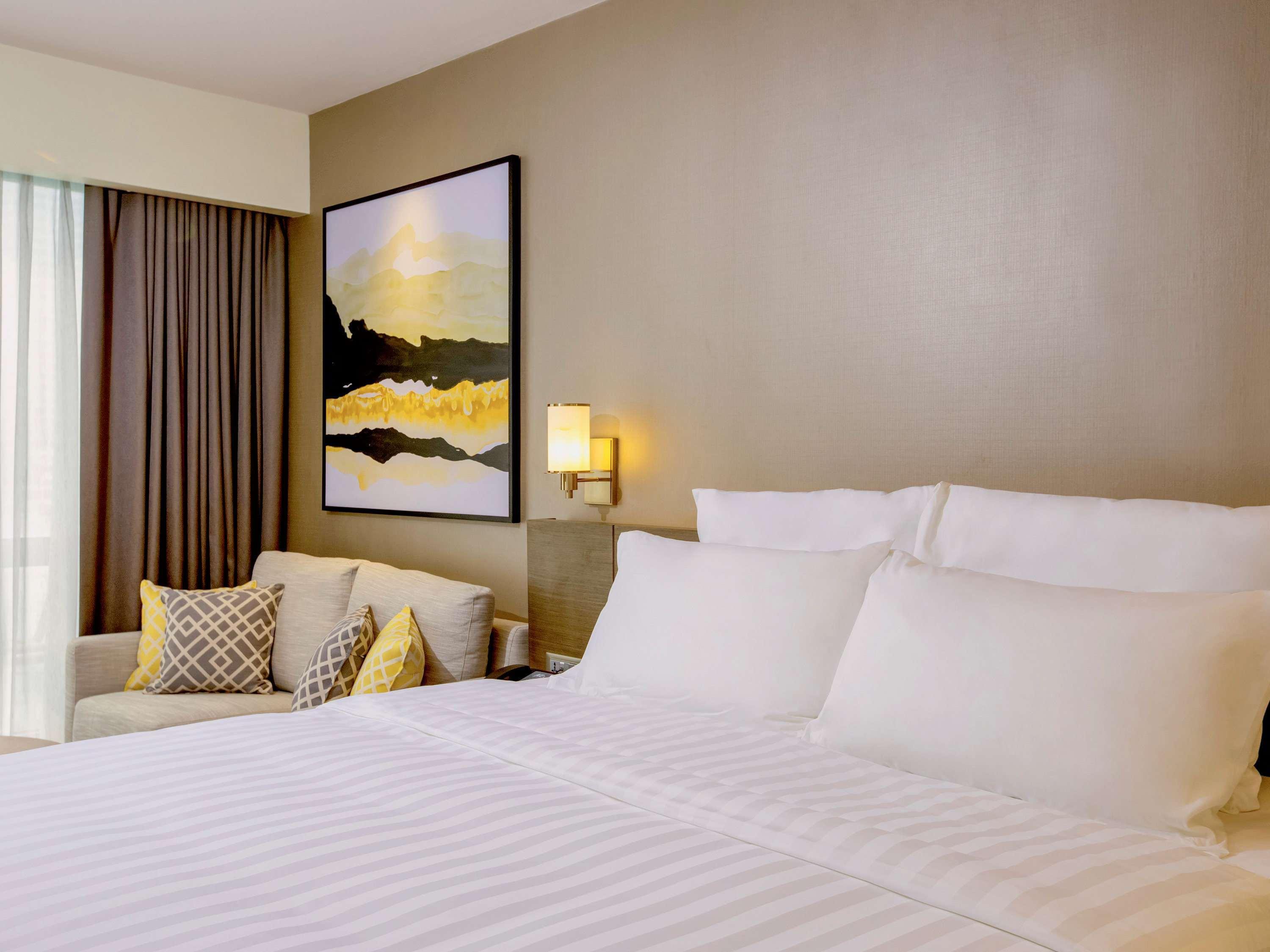 Novotel Suites Manila At Acqua