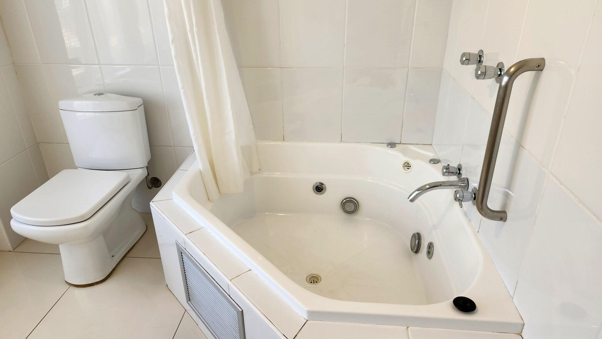 The Grand Motel by null