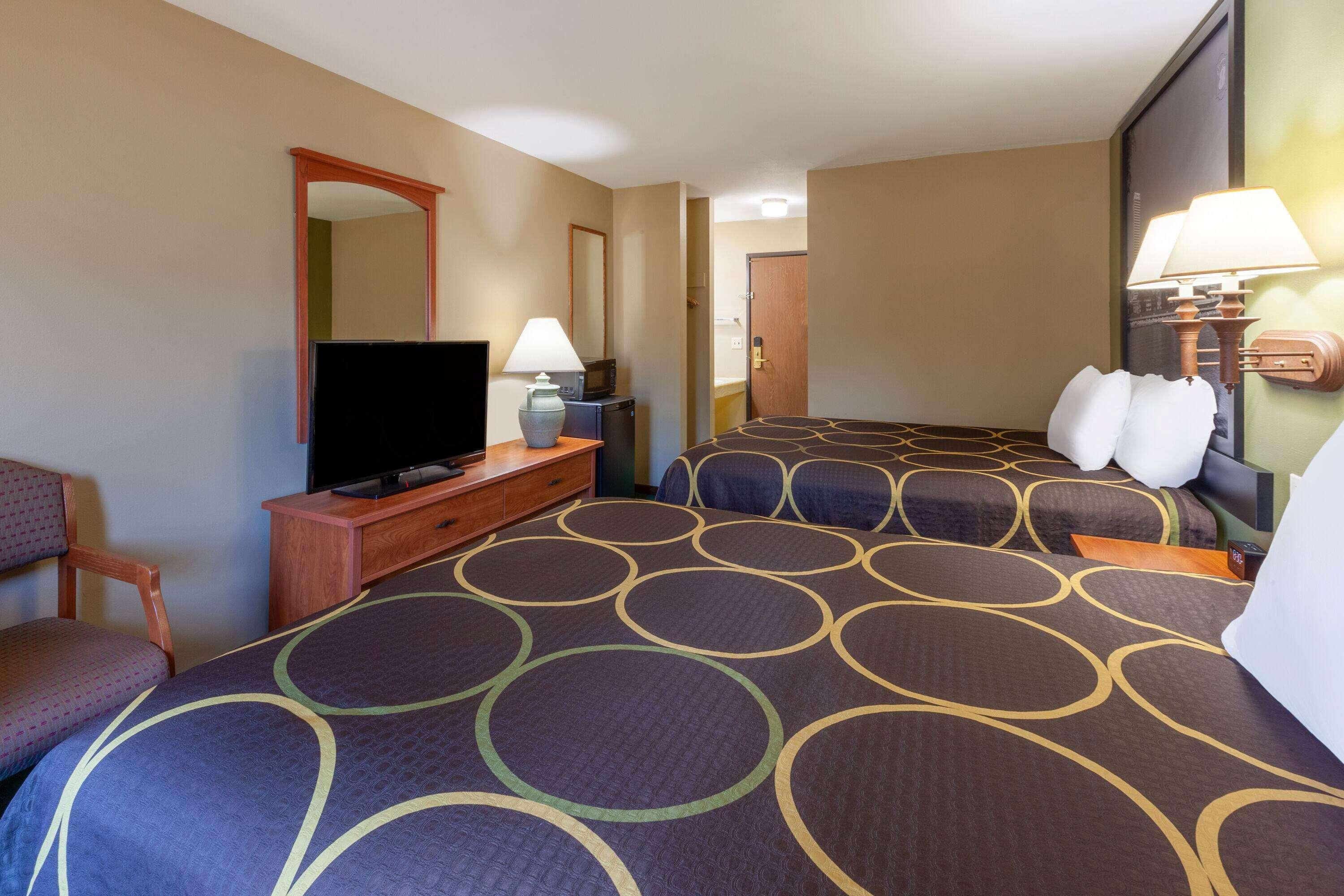 Super 8 by Wyndham Berlin WI