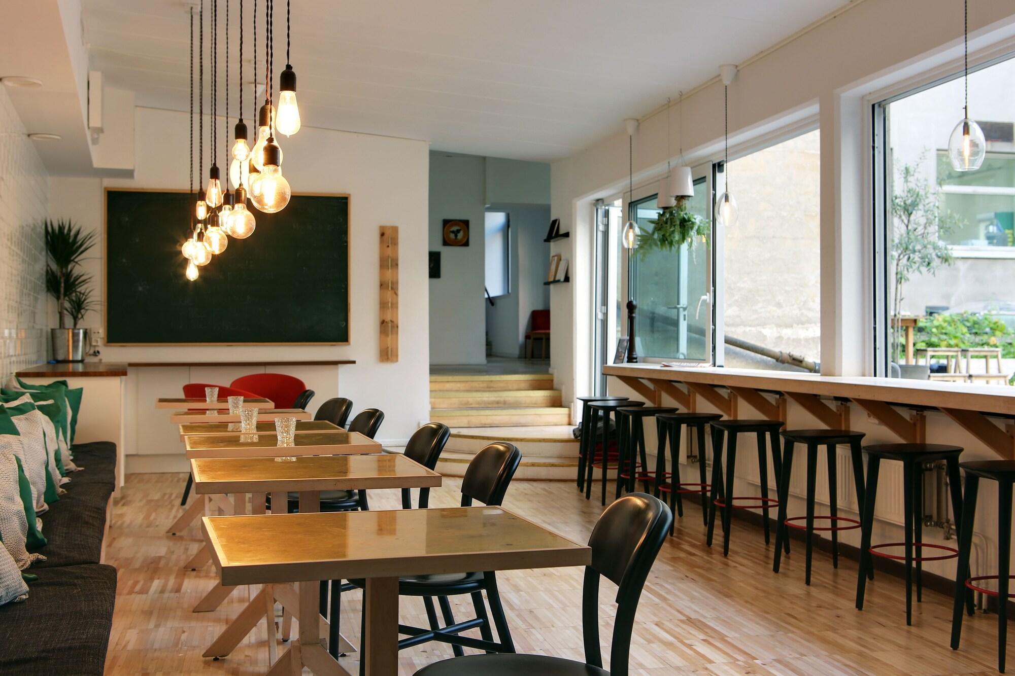 Moment Hotels by null