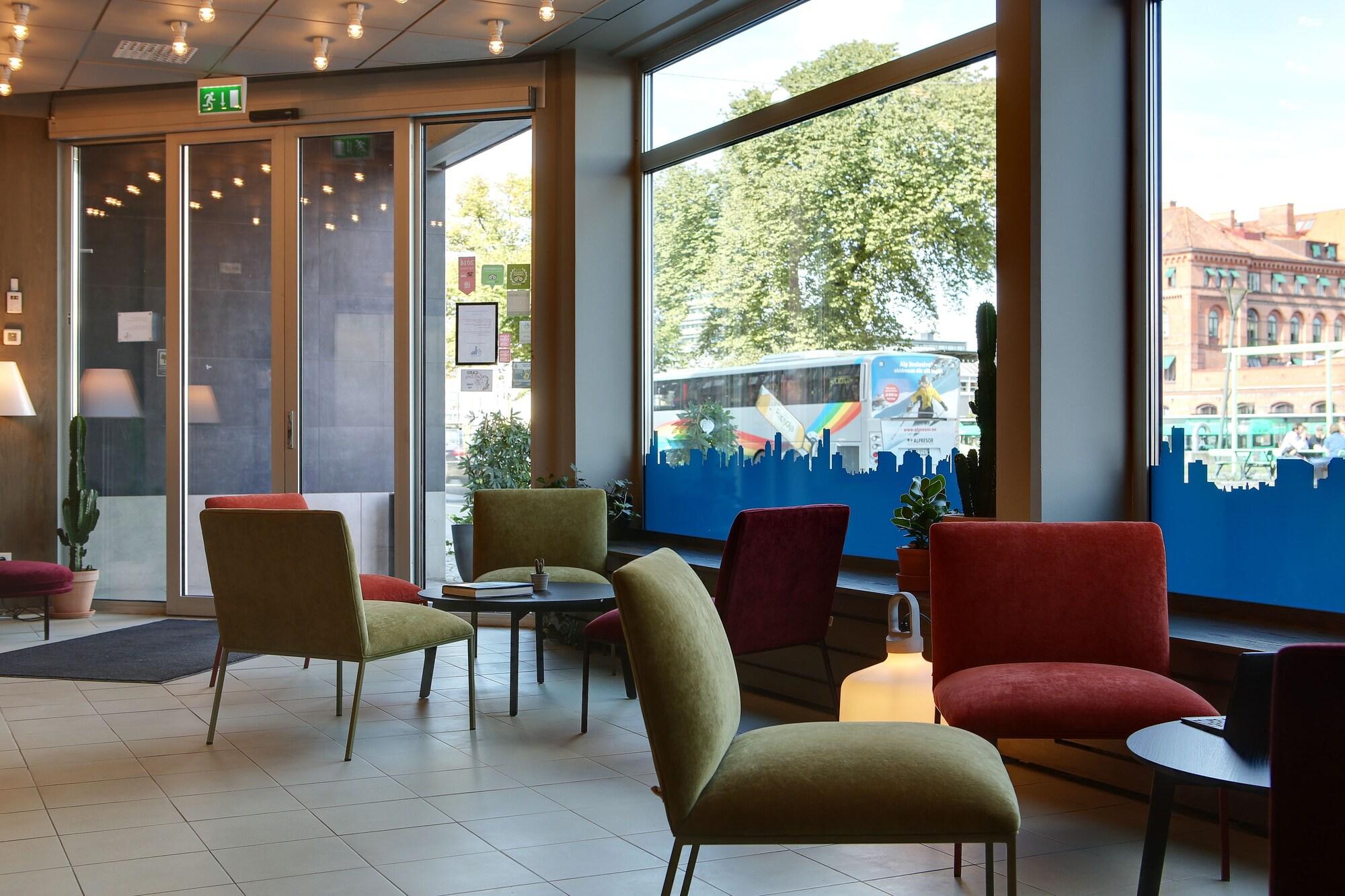 Moment Hotels by null