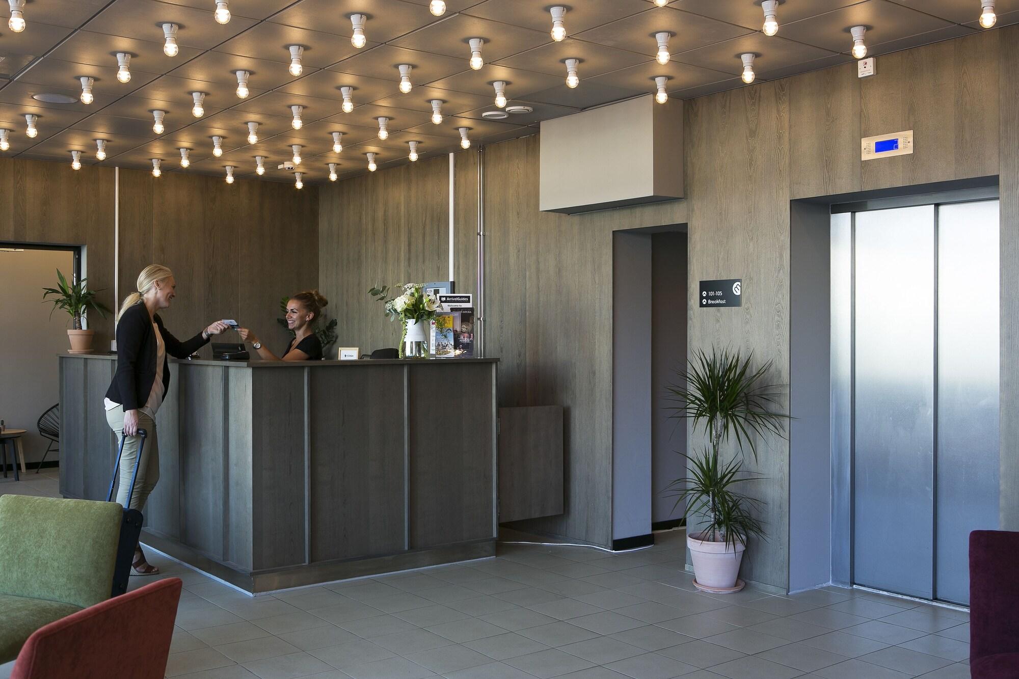 Moment Hotels by null