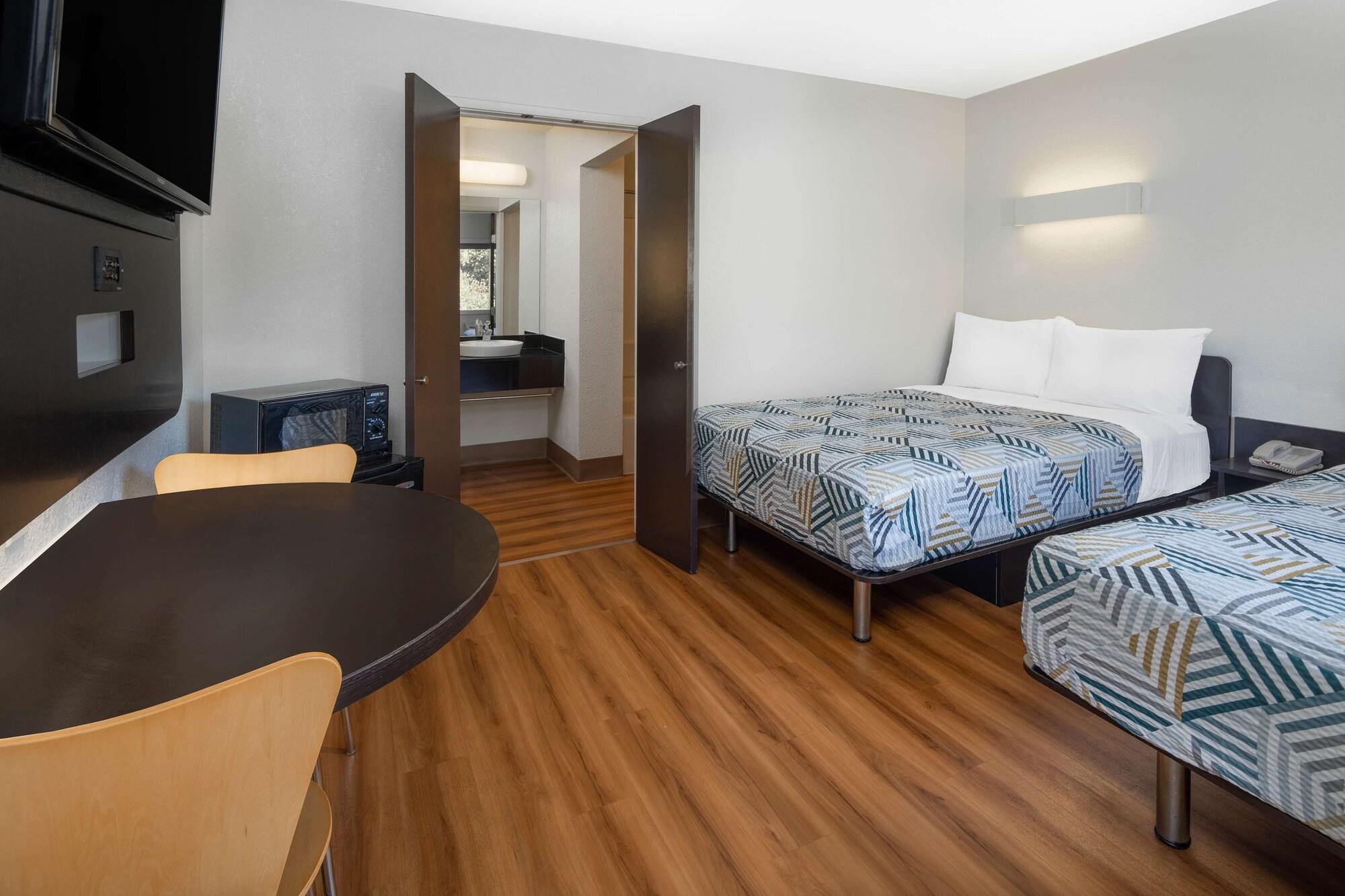 Motel 6 Santa Barbara, Ca - State Street
