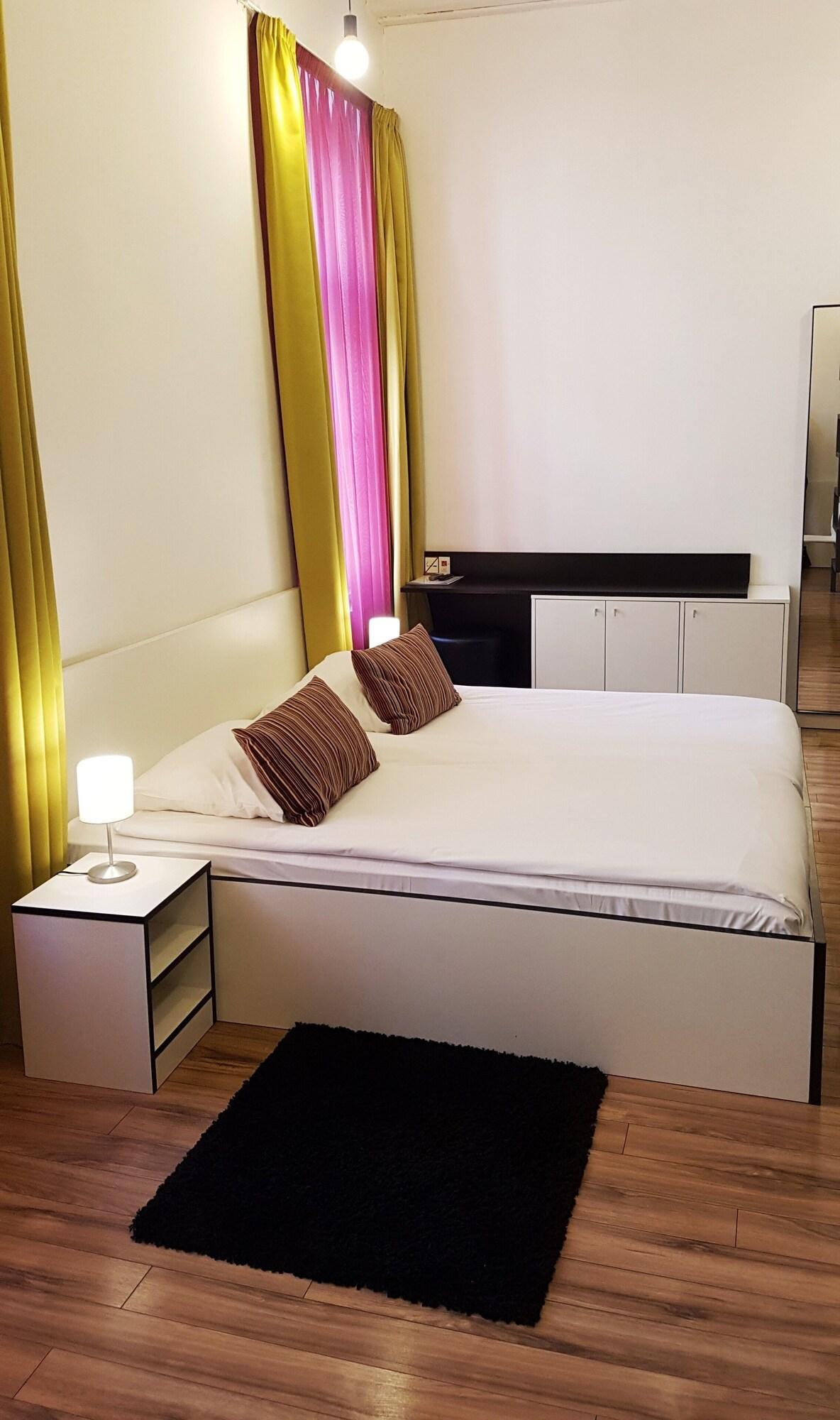 Art Hotel Like by null