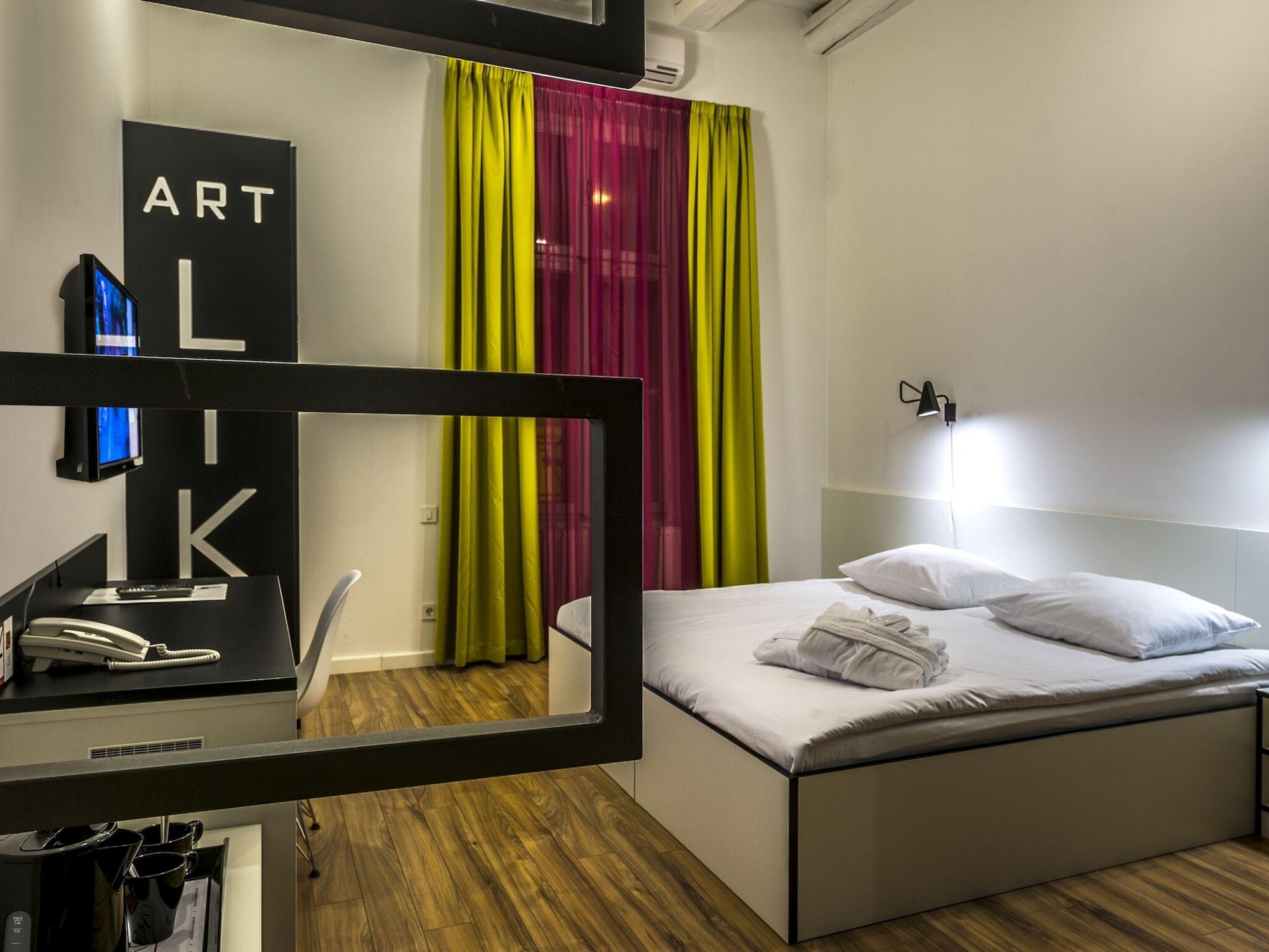 Art Hotel Like by null