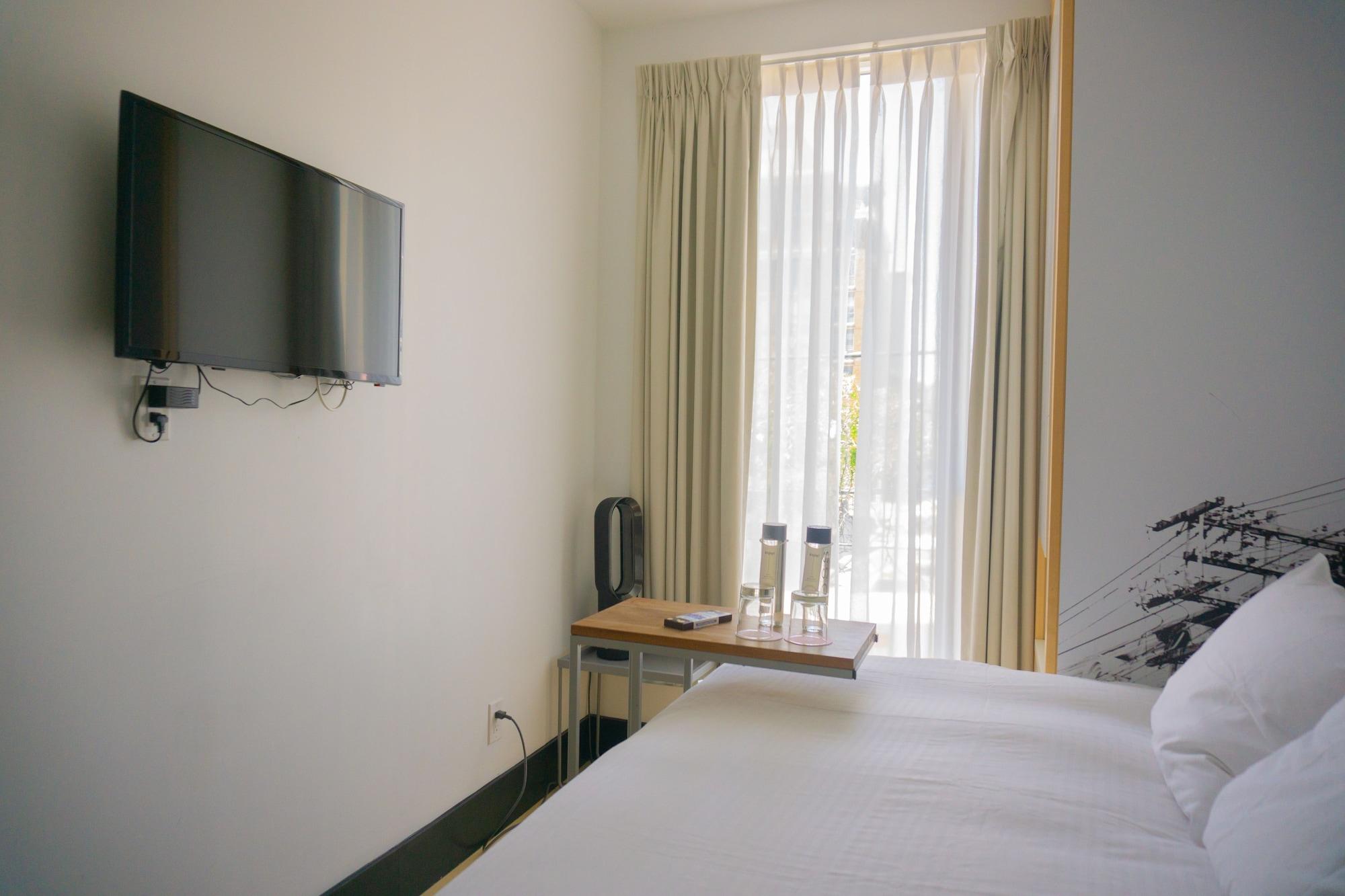The Beverley Hotel Queen West, Sonder by null