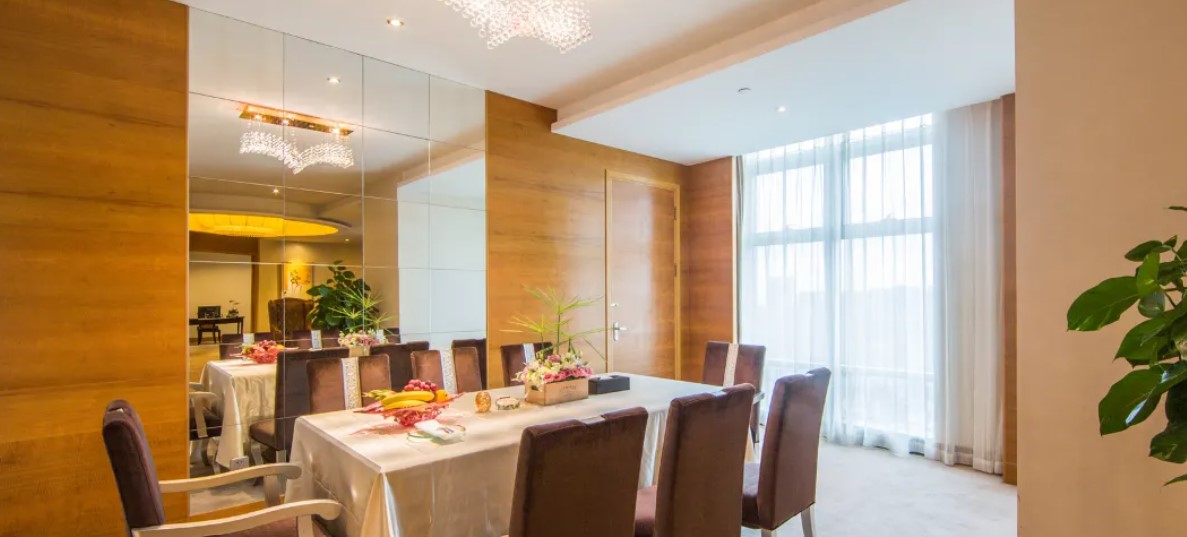 Aile Crown Holiday Hotel