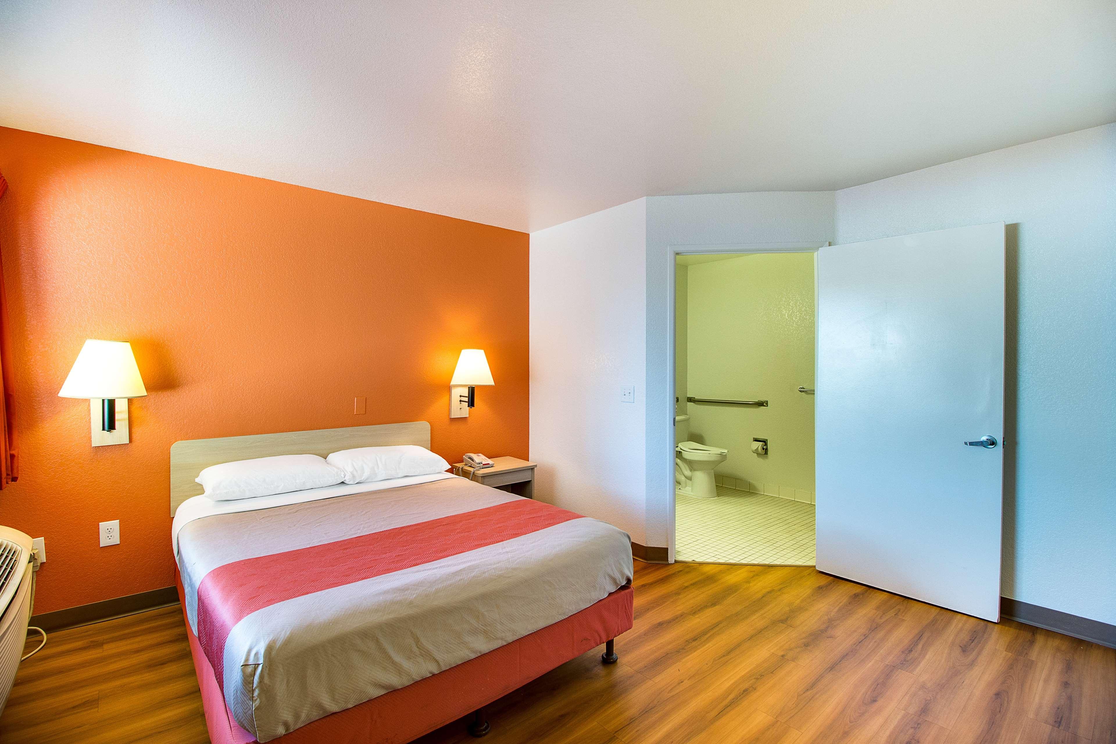 Motel 6 Phoenix, AZ - East