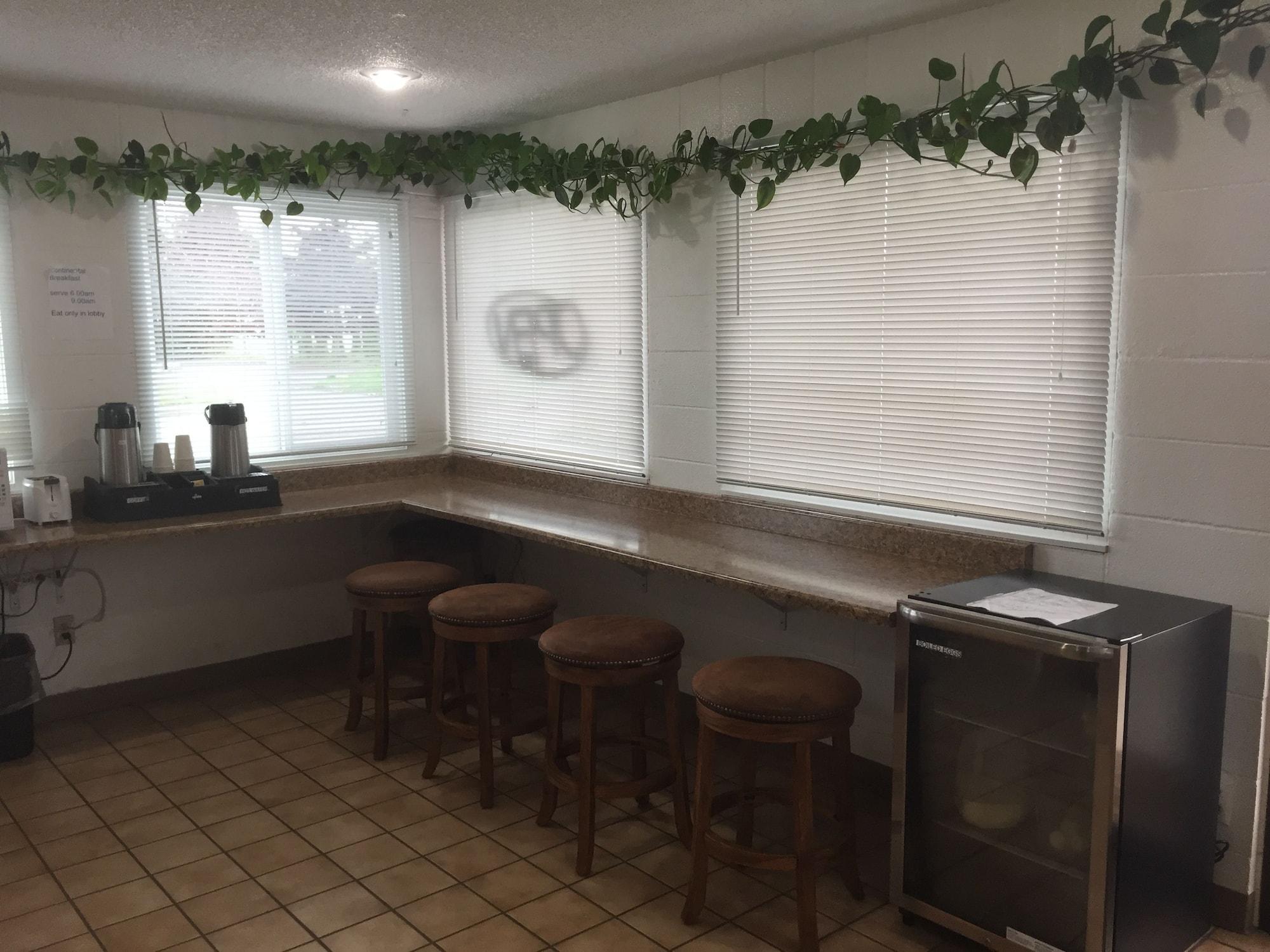 Northwoods Motel