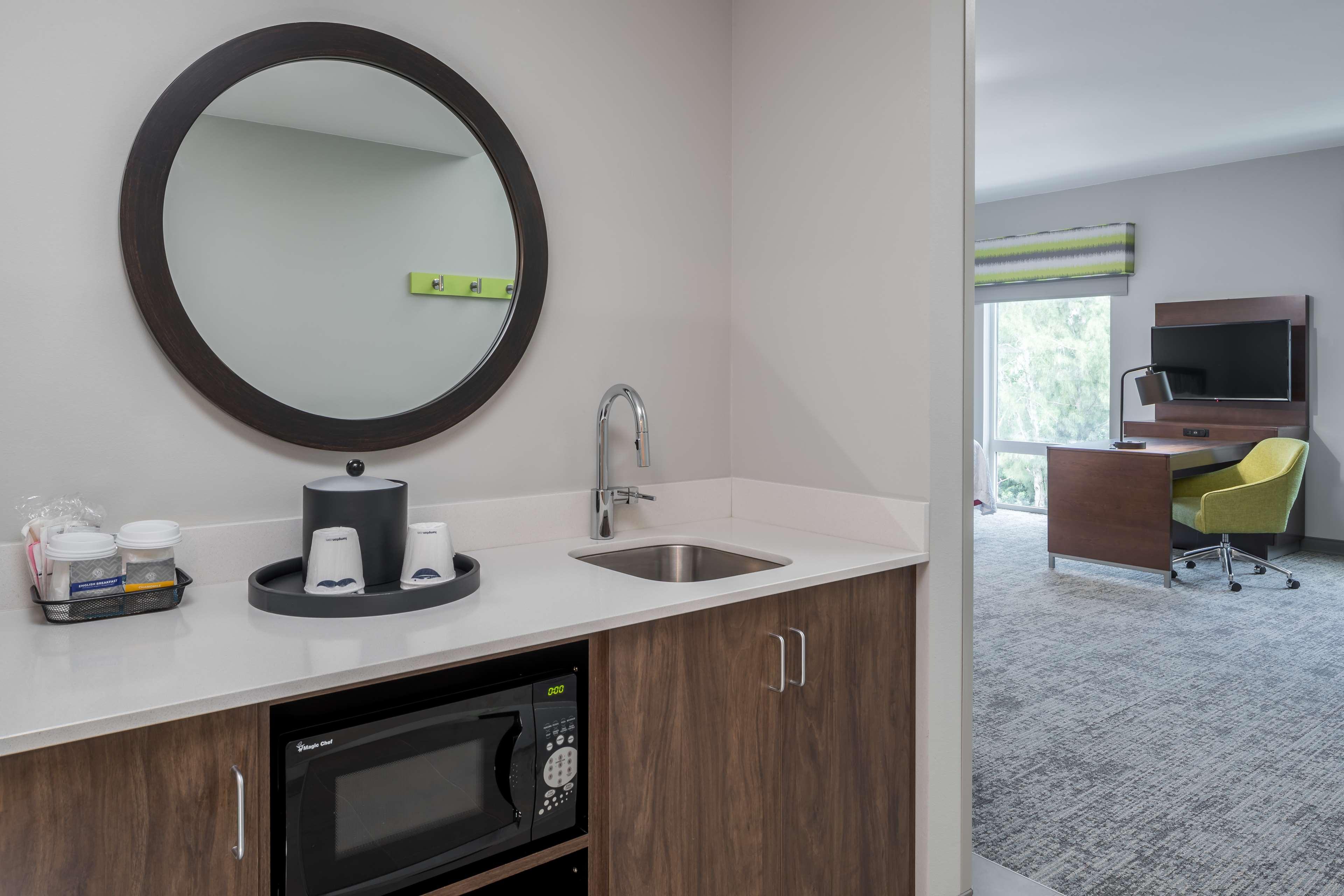 Hampton Inn & Suites Cape Canaveral Cruise Port