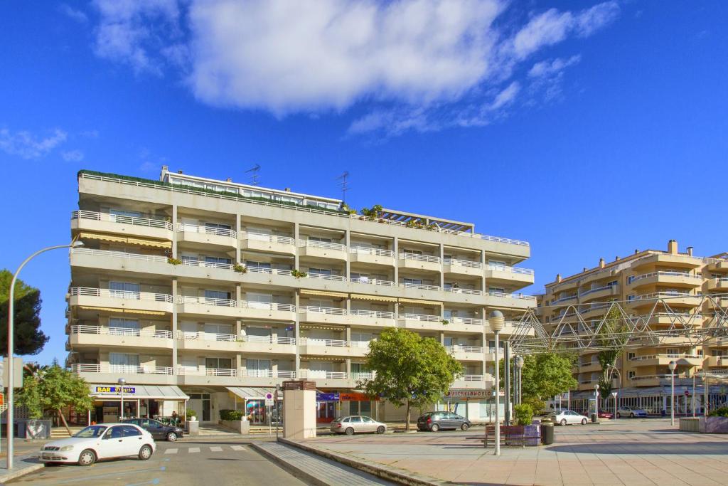 Rentalmar Zahara Family Suites