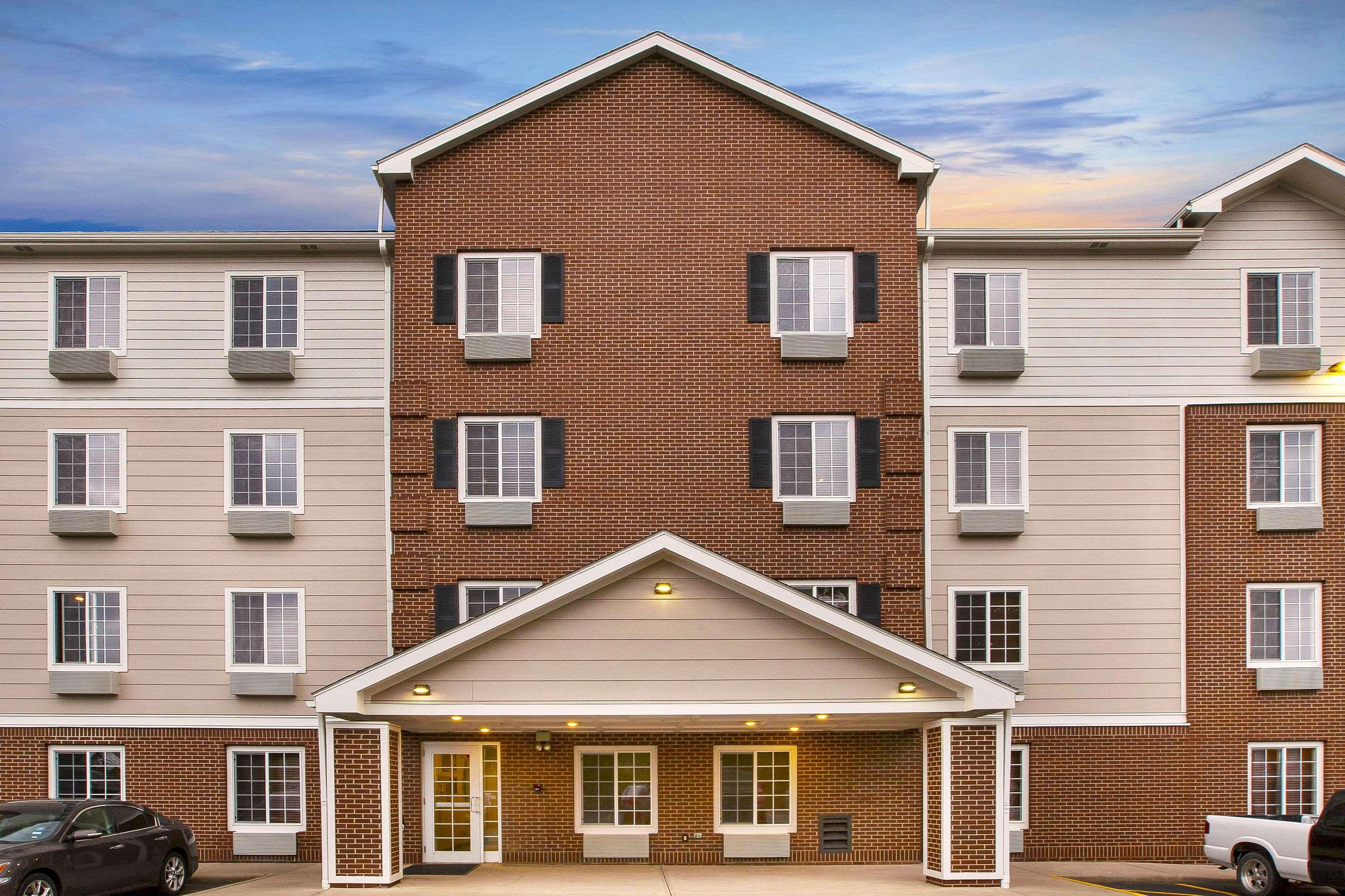  Extended Stay America Select Suites -Akron -South