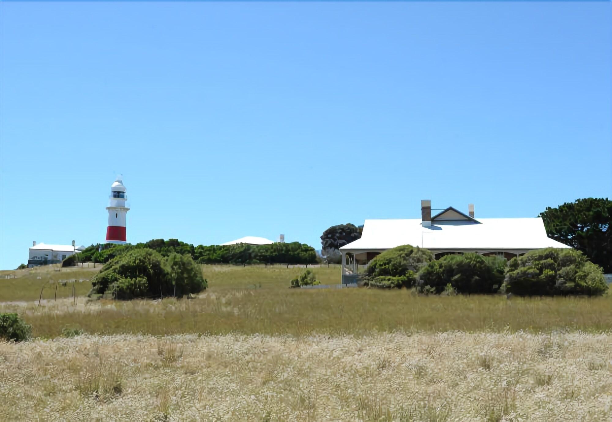 Low Head Pilot Station Accommodation by null