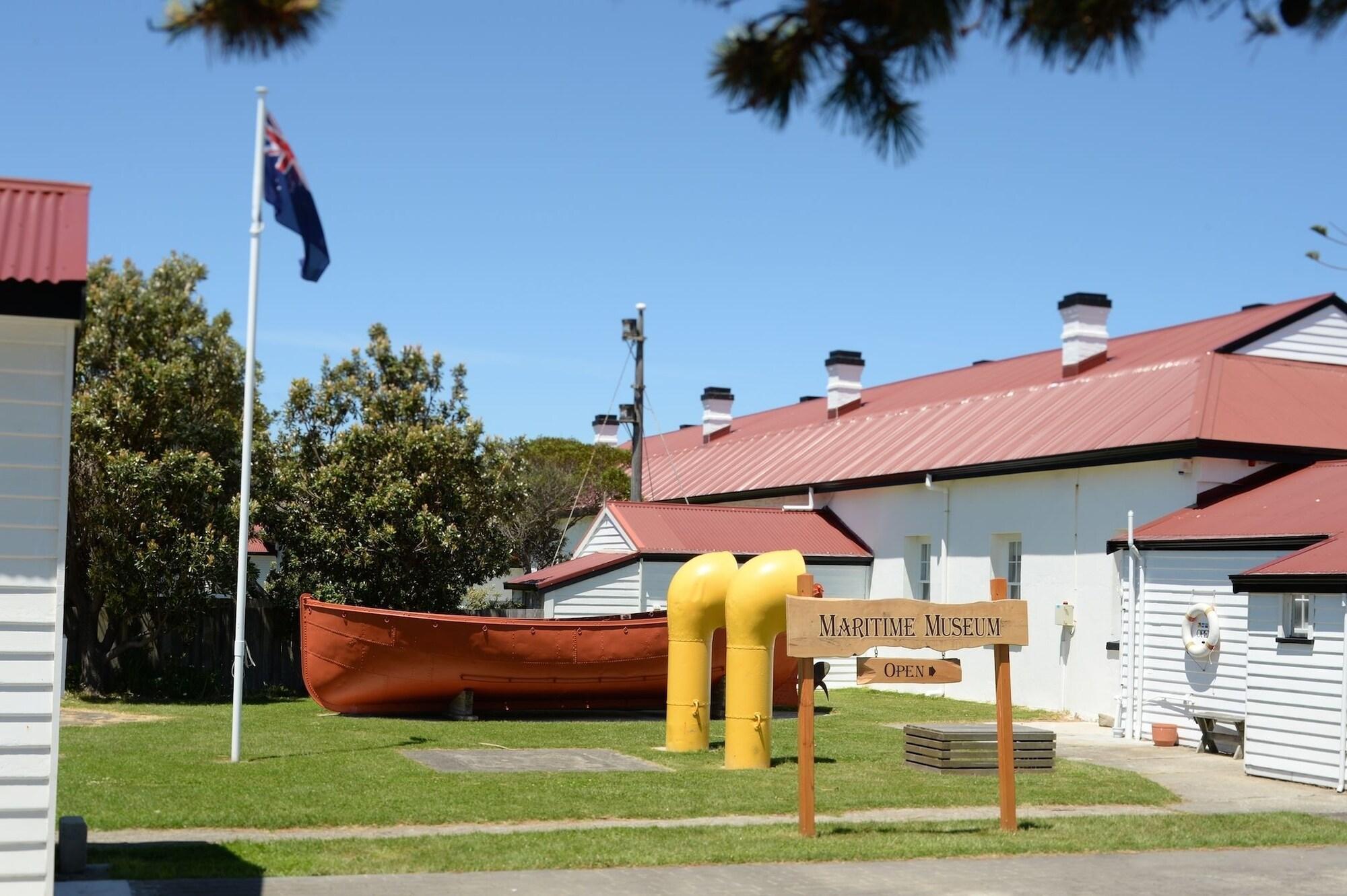 Low Head Pilot Station Accommodation by null