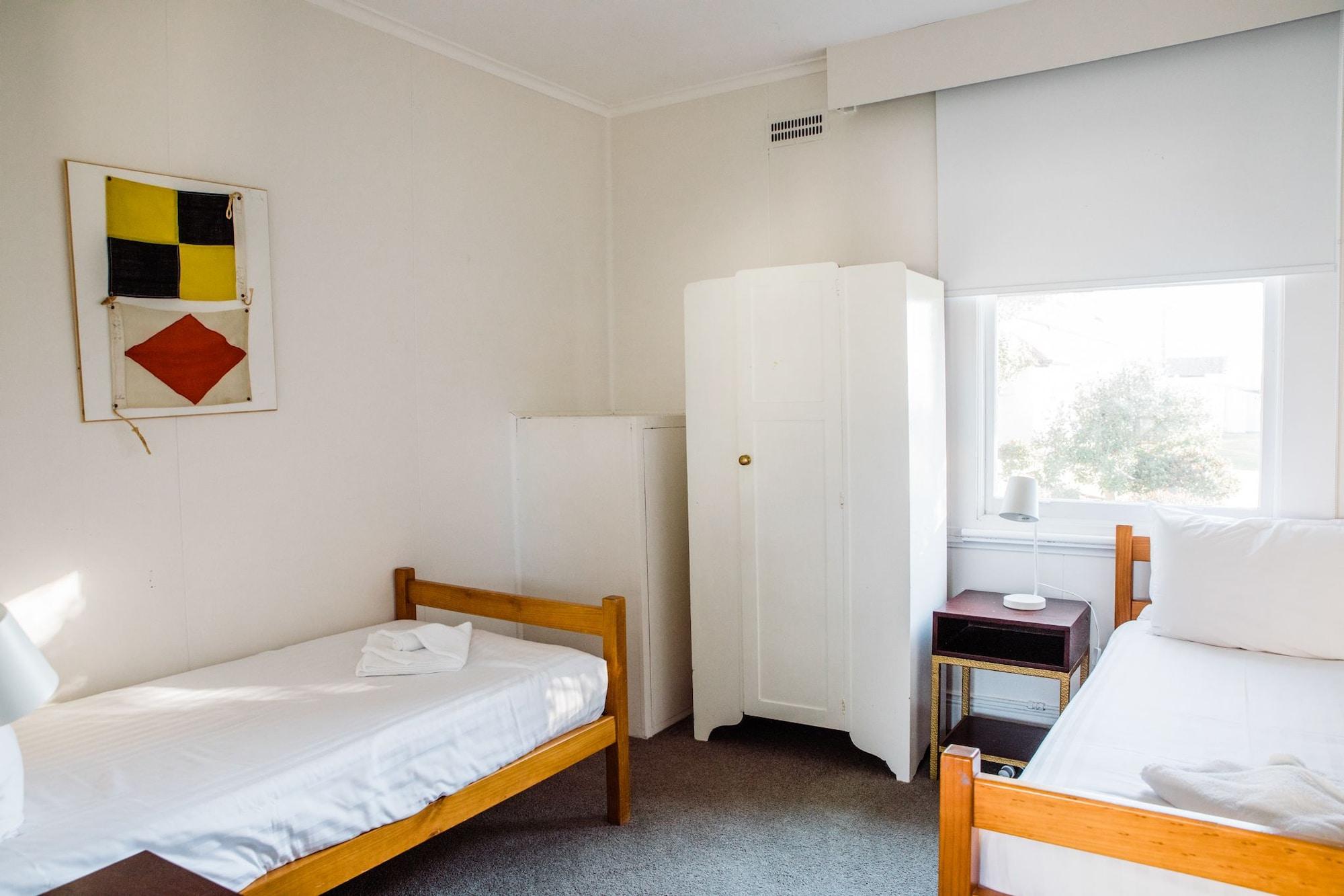 Low Head Pilot Station Accommodation by null