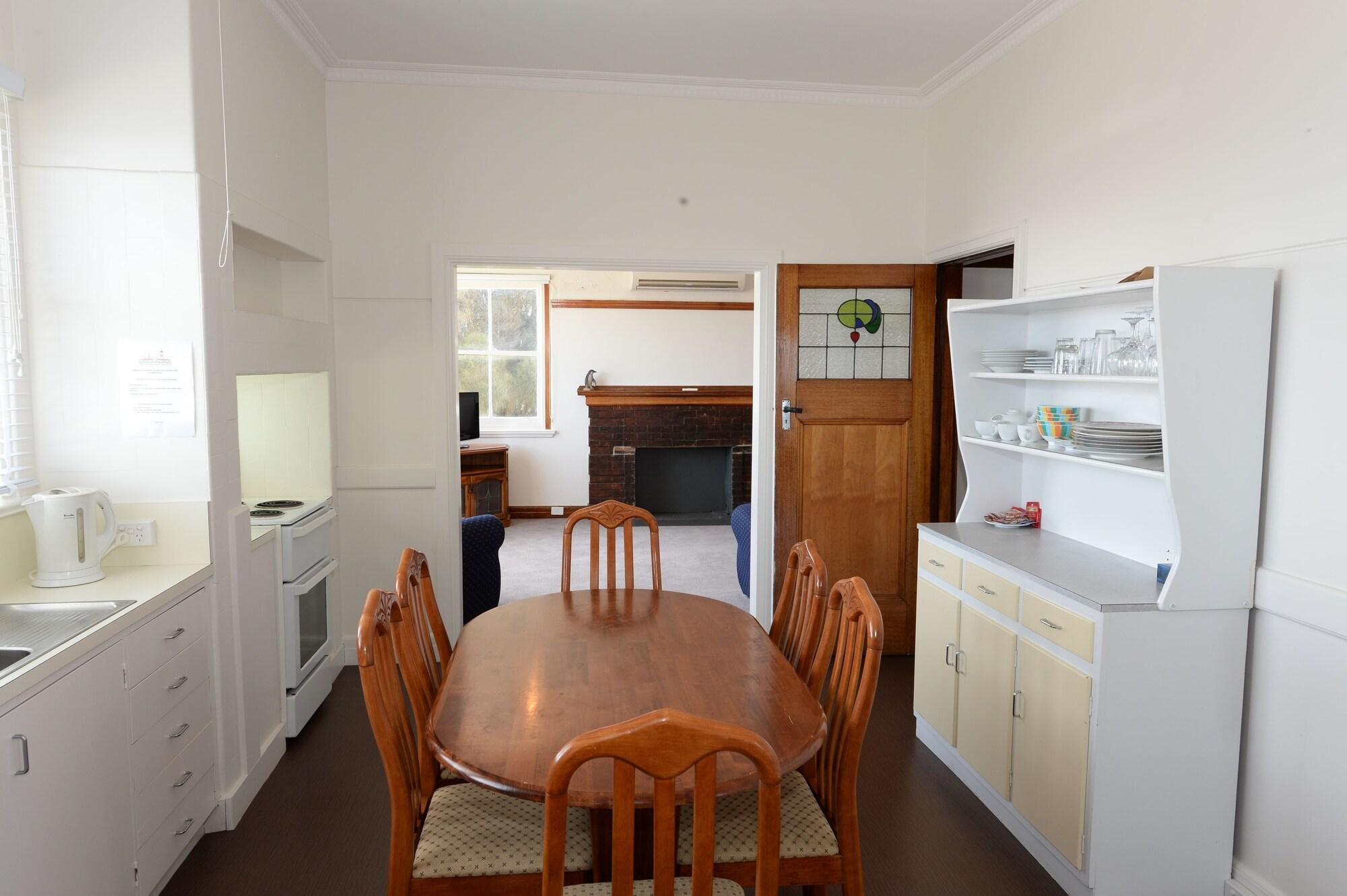 Low Head Pilot Station Accommodation by null