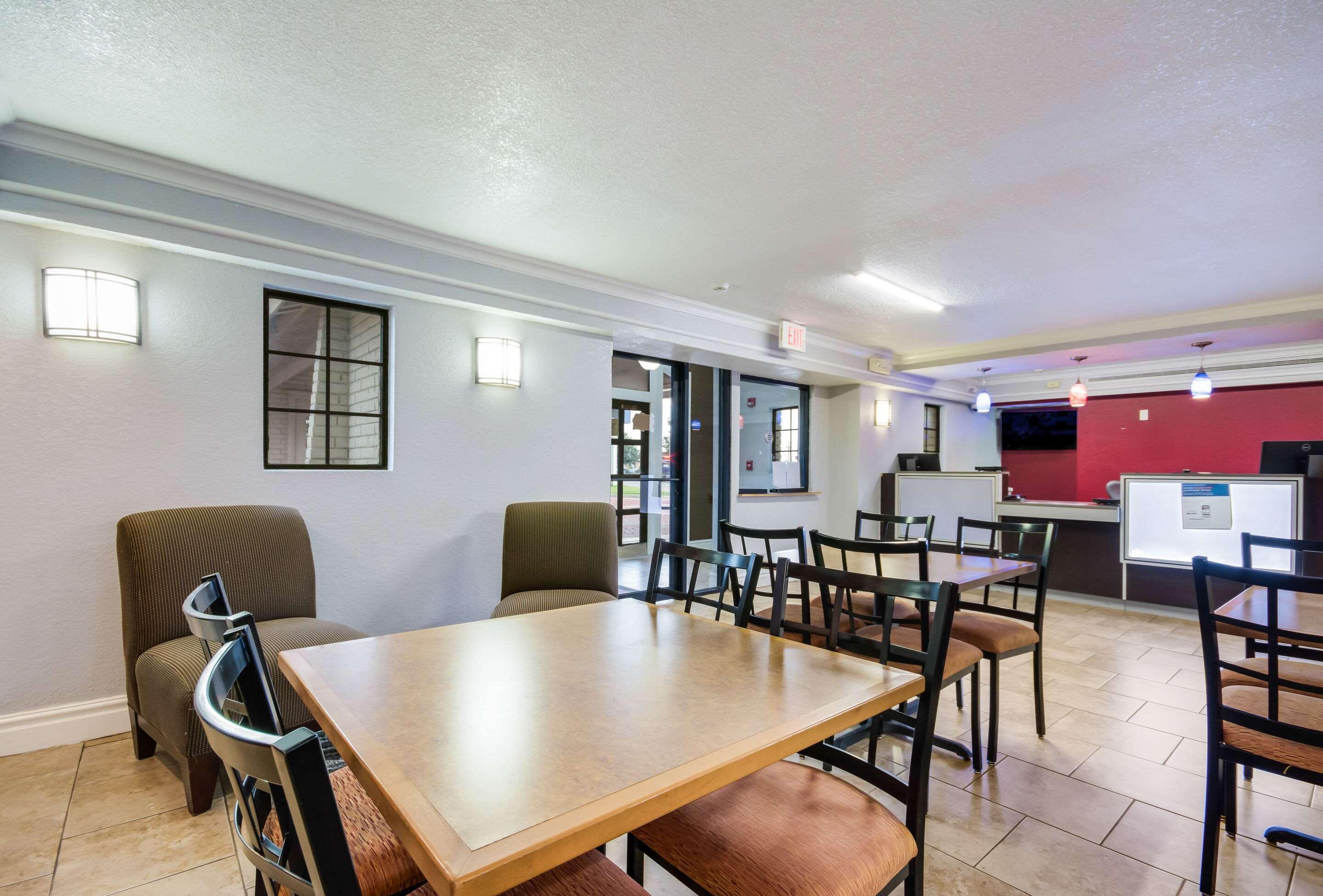 Econo Lodge Del City