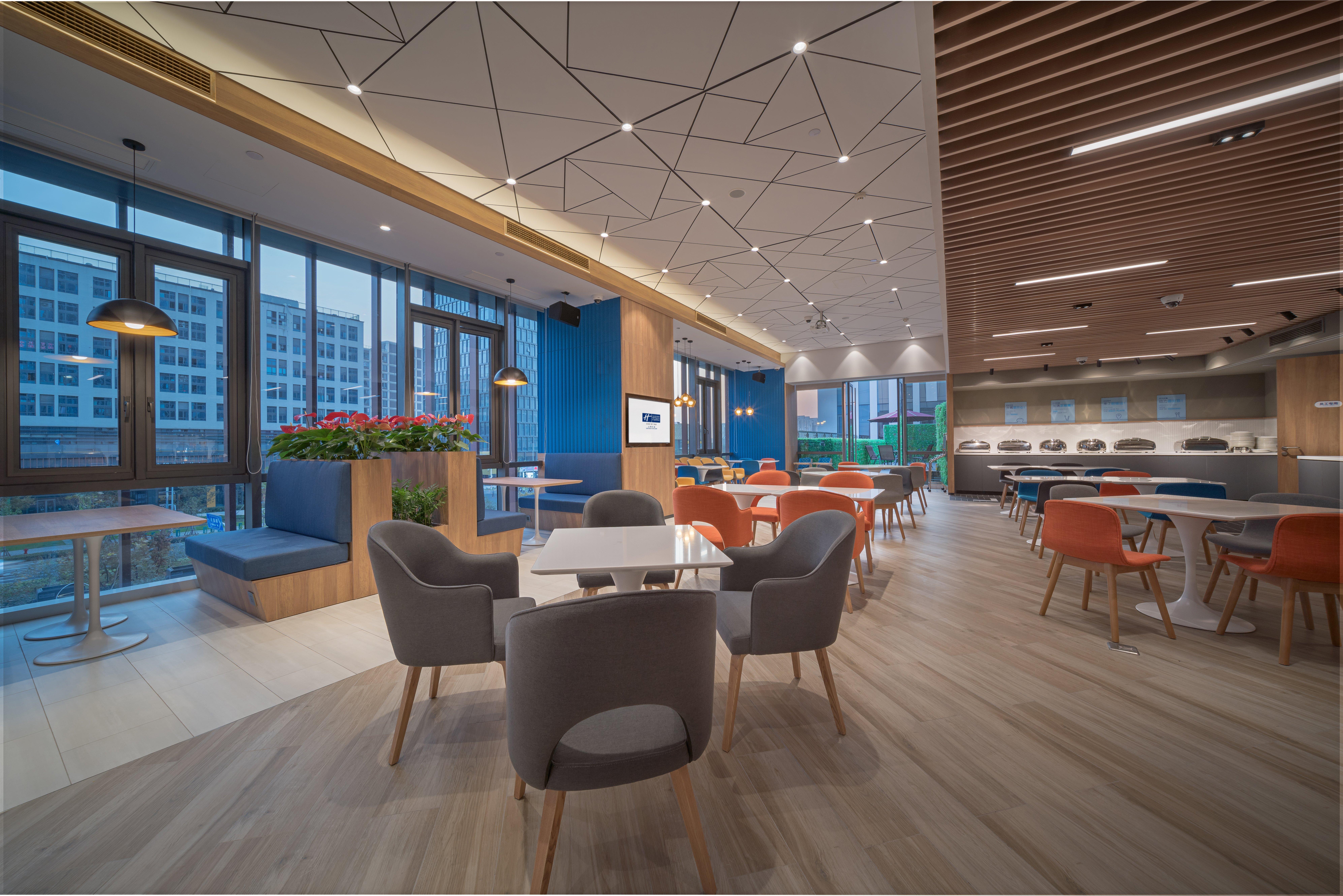 Holiday Inn Express Shanghai Huijin