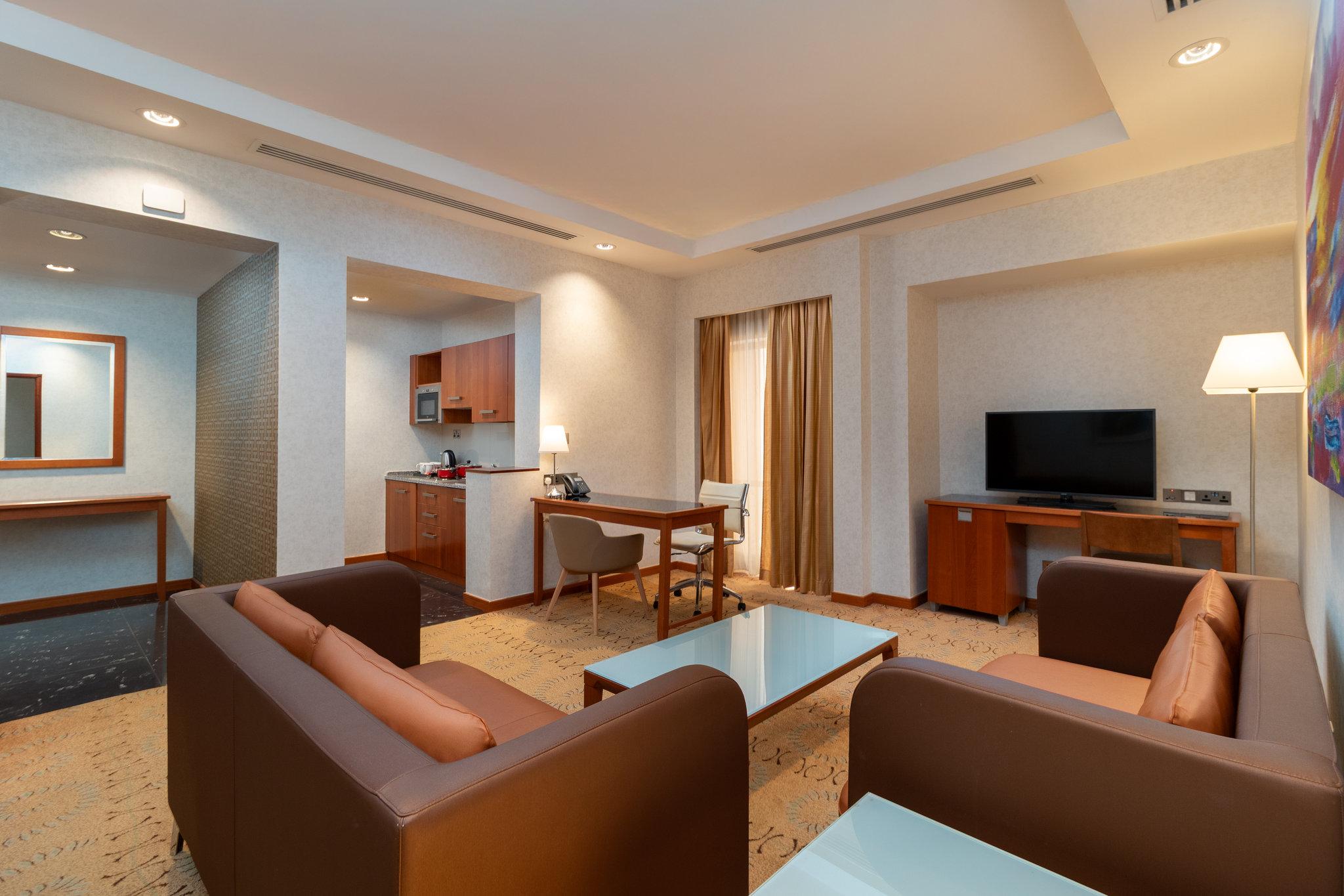 Holiday Inn Suites Kuwait Salmiya