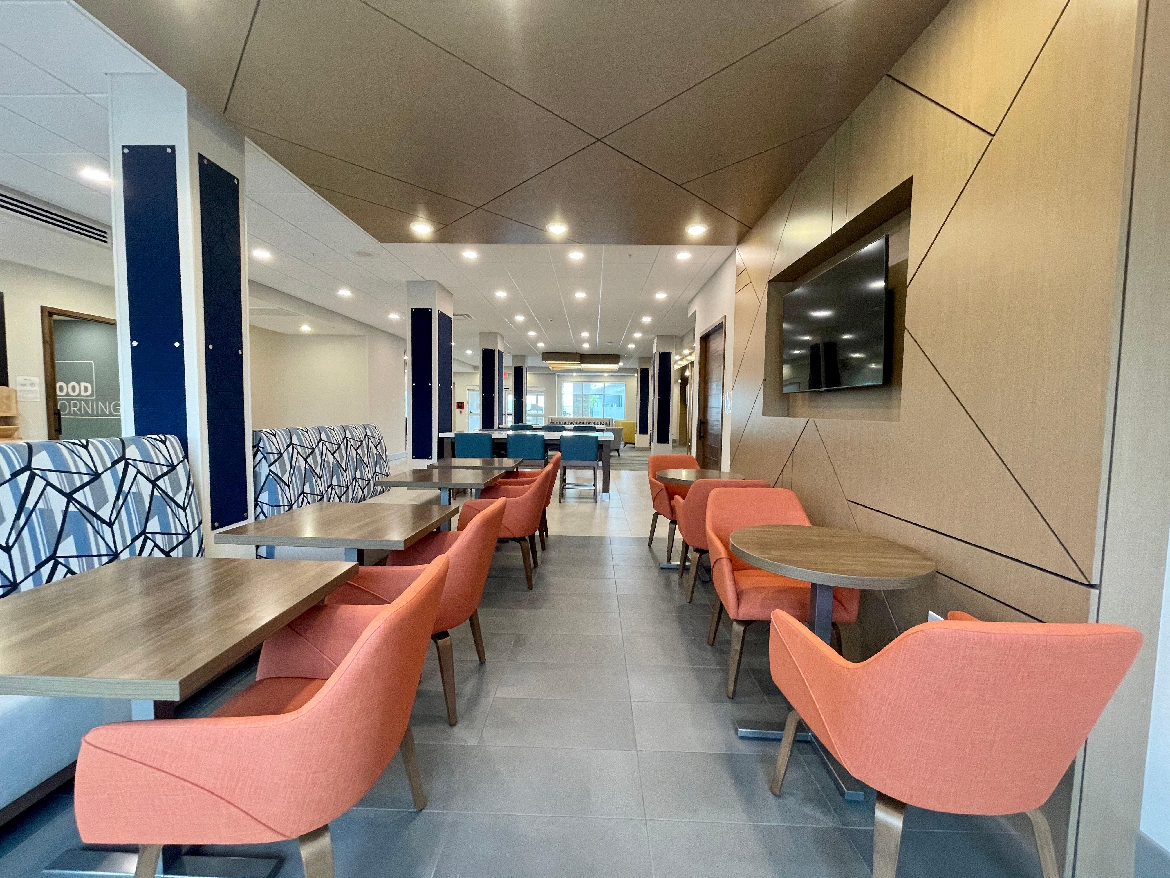 Holiday Inn Express & Suites Ft. Smith - Airport