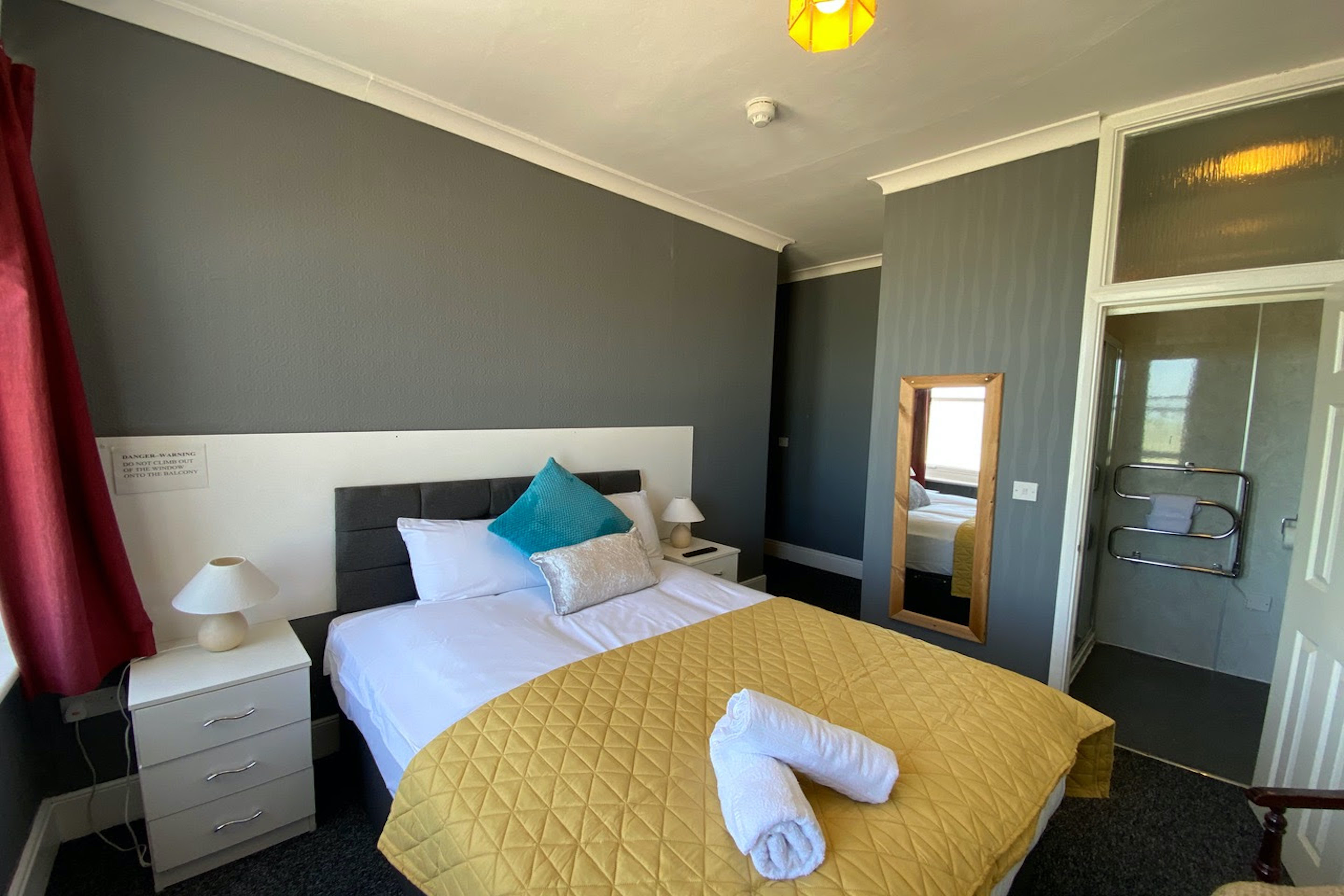 OYO Marine Parade Hotel, Eastbourne Pier