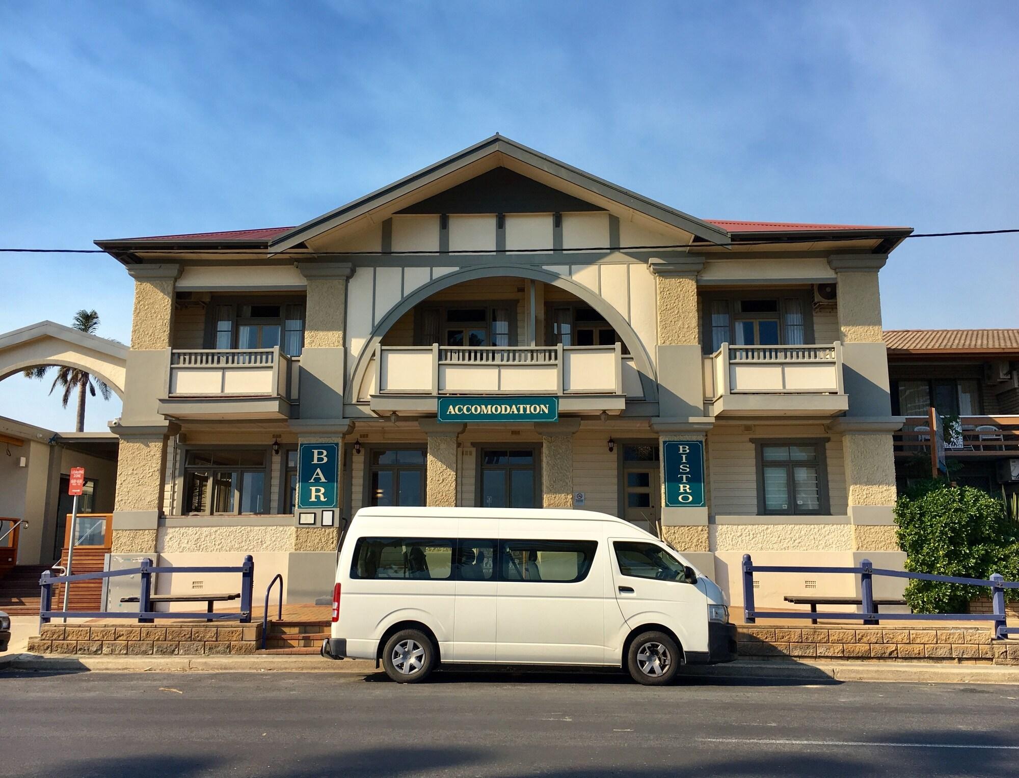 Bermagui Beach Hotel by null