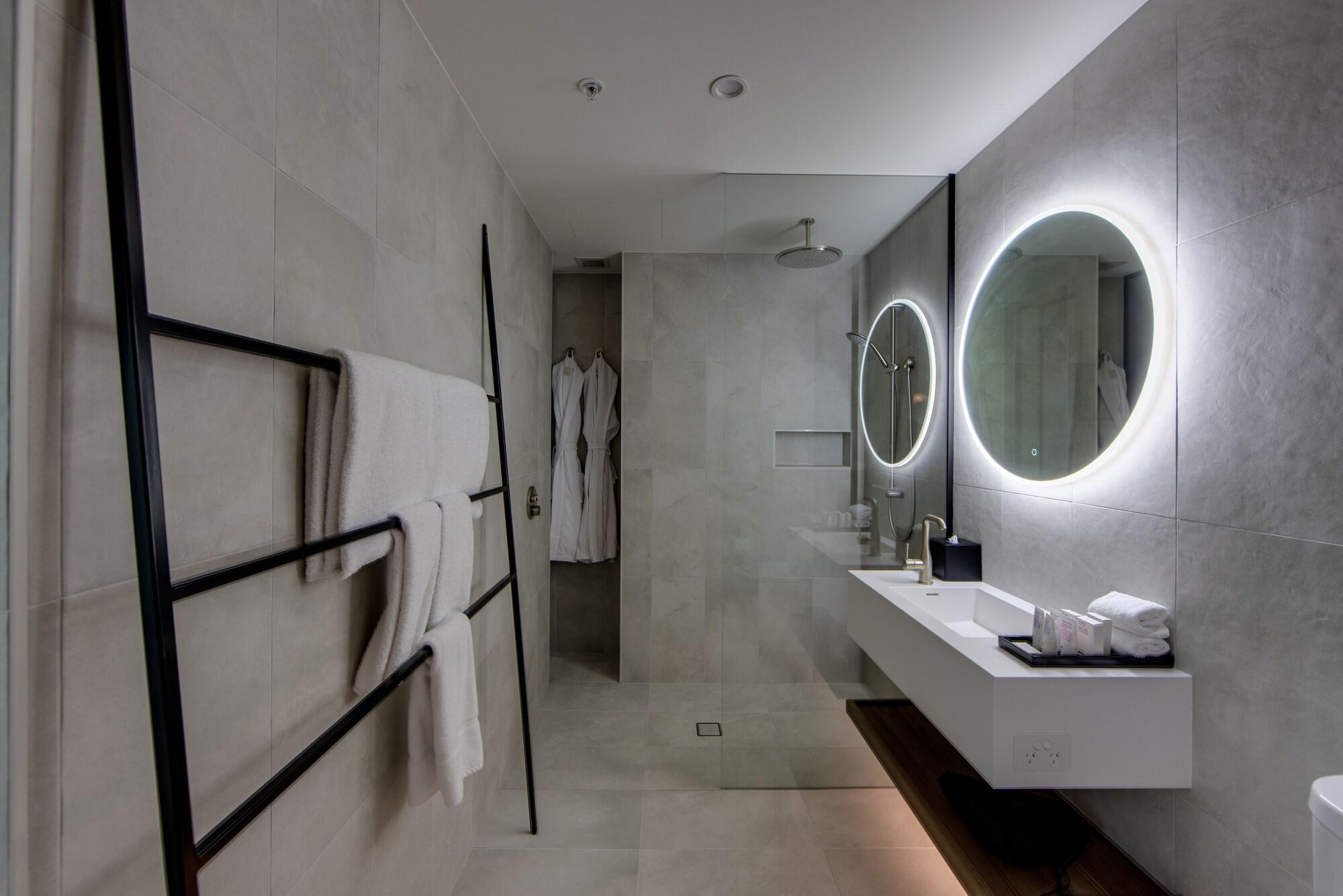 Oval Hotel by null