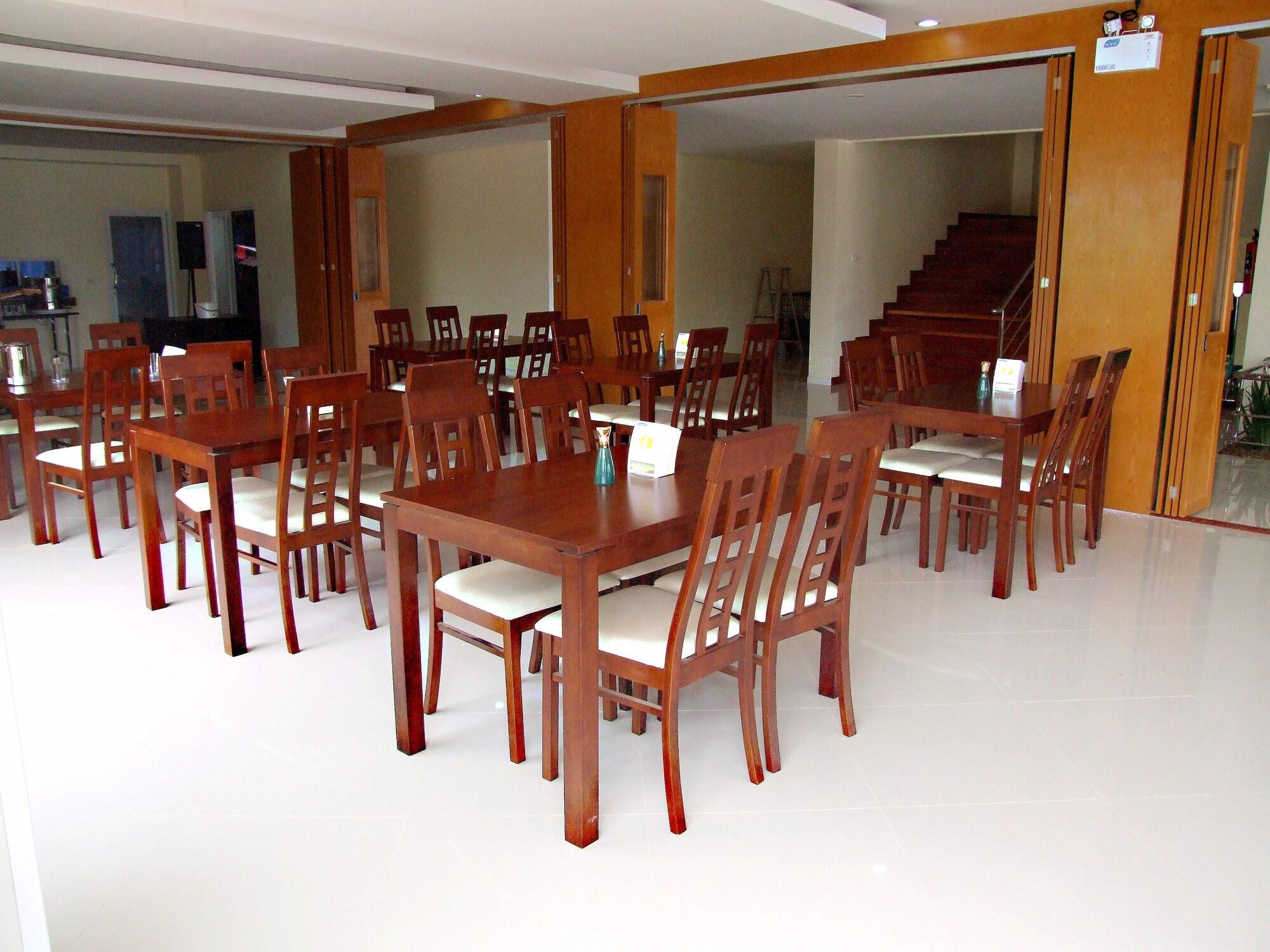 Rueanrimnam Hotel