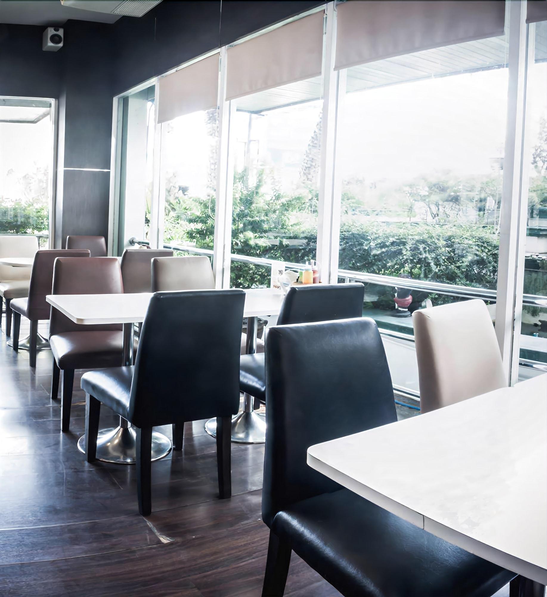 Maneerote Hotel Surin