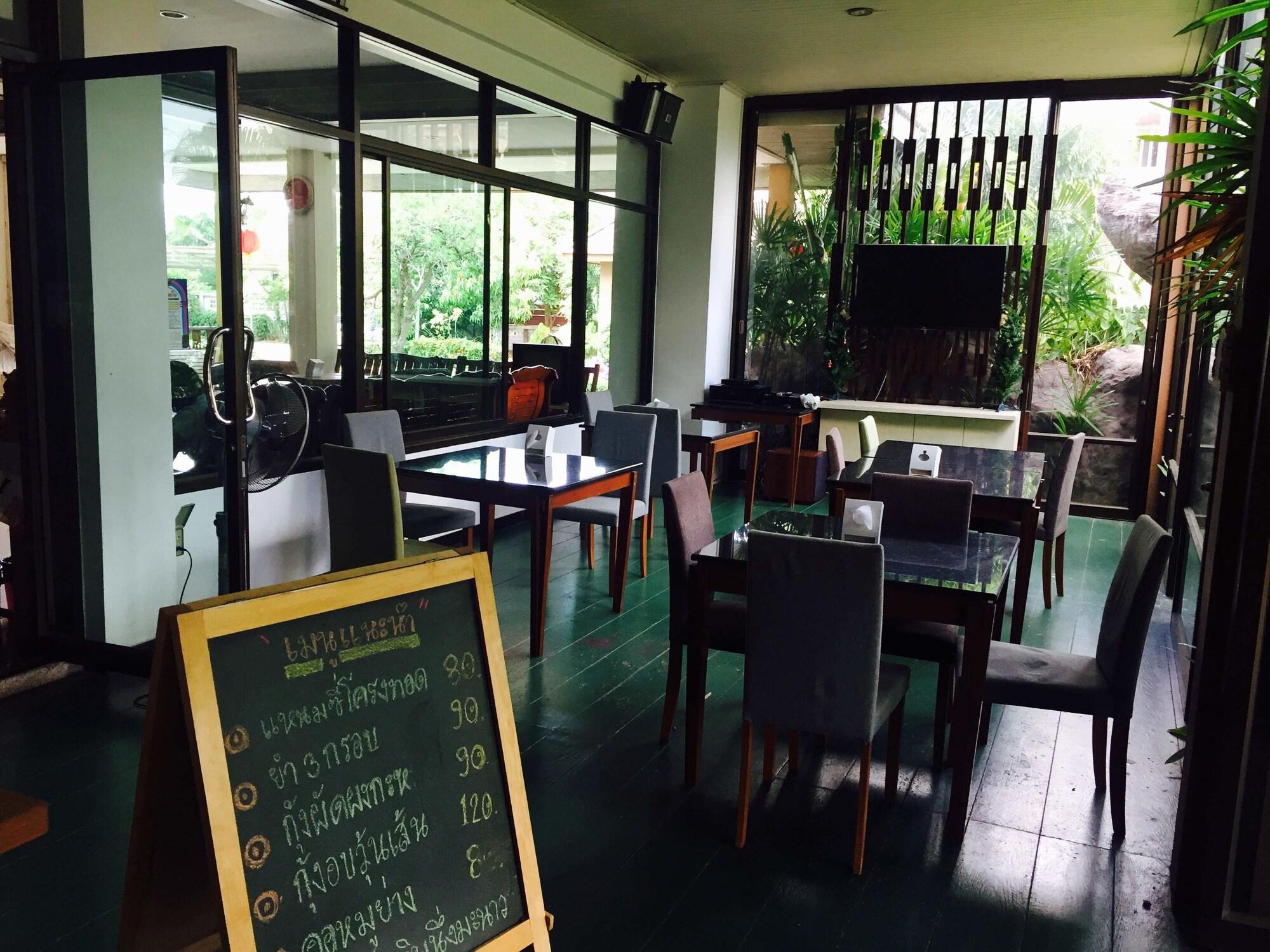 Huaymuang Apartment